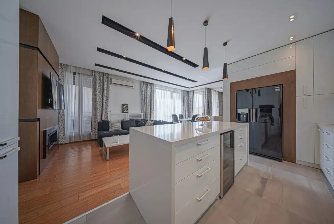 Penthouse in one of the most preferred and well-maintained complexes Flora Park