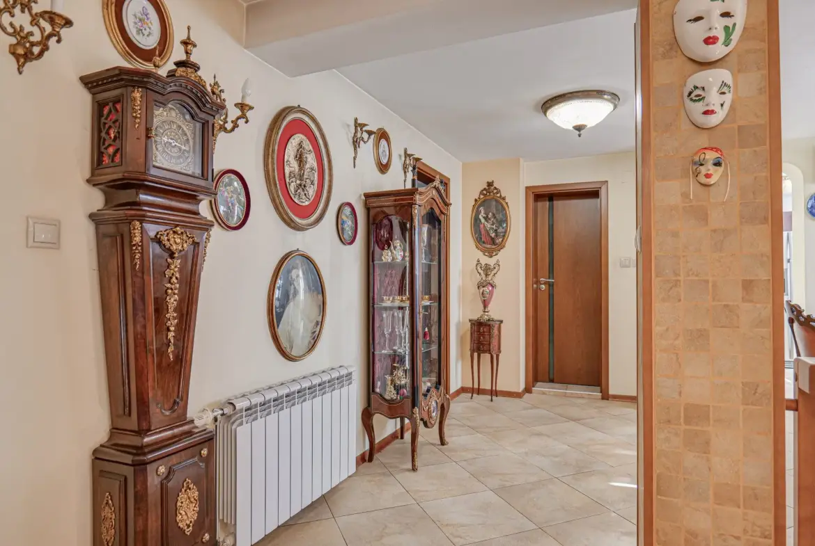 Aristocratic multi-room apartment with unique antiques in Mladost 1 for sale