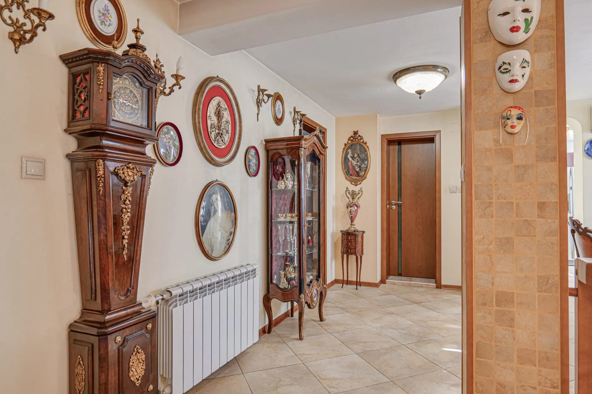 Aristocratic multi-room apartment with unique antiques in Mladost 1 for sale