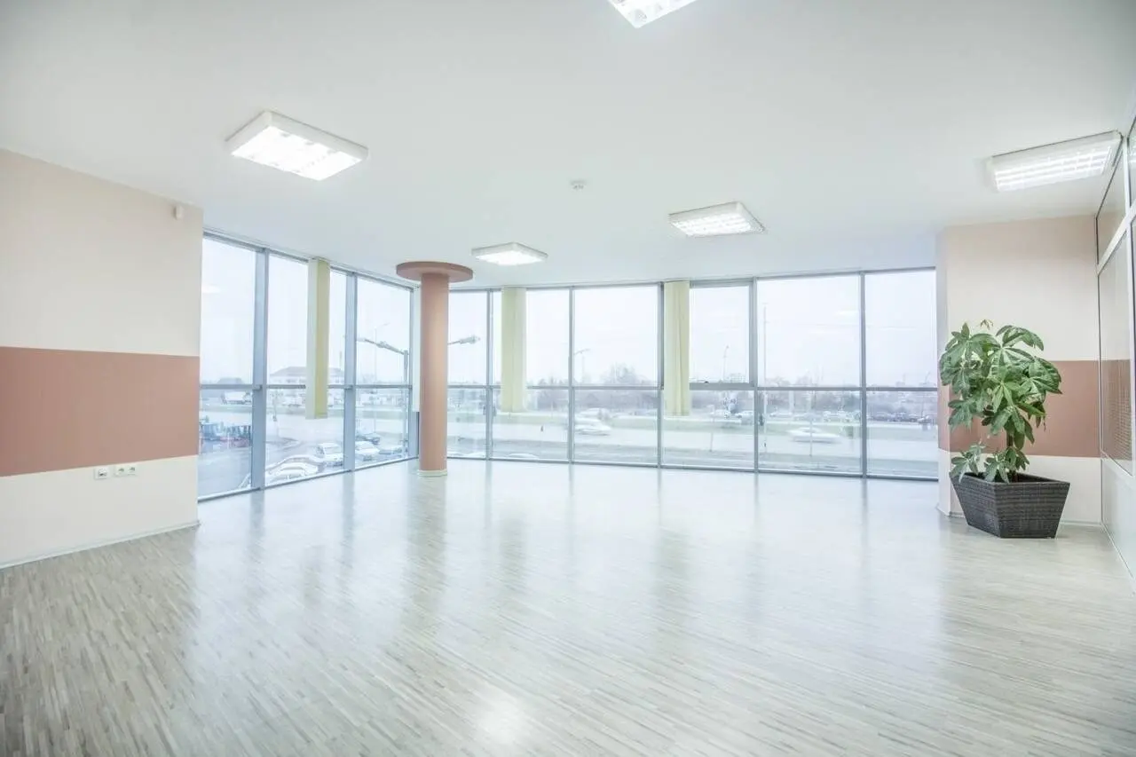 Multifunctional business building with excellent layout and square footage