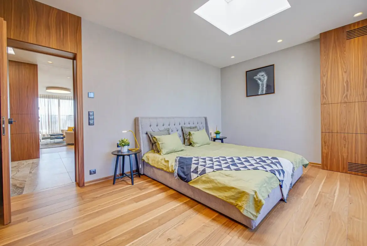 Magnificent three-bedroom apartment with a double garage in the Iztok district for sale