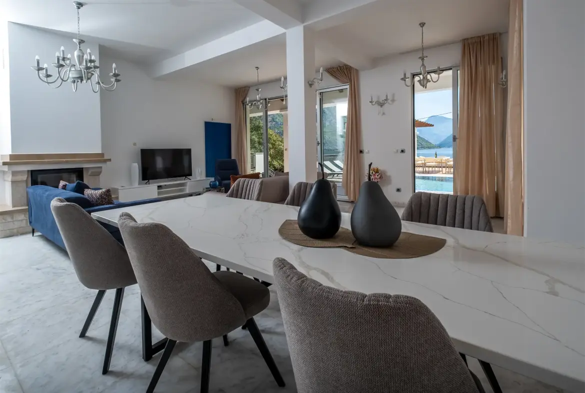 Four bedrooms villa Boka Bay