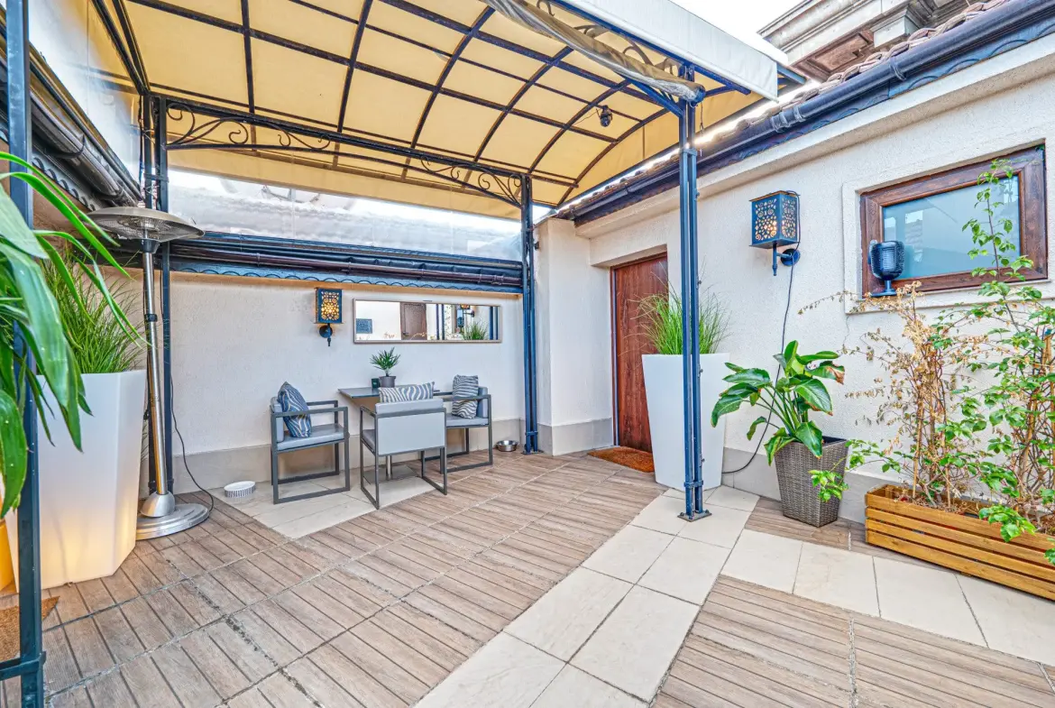 Elegant penthouse with impressive high ceilings on Saborna Street
