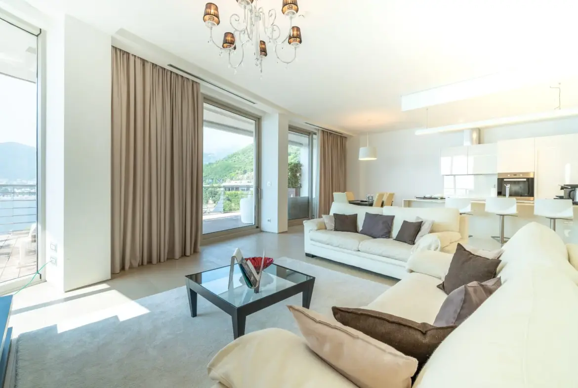Seaside two-bedroom apartment