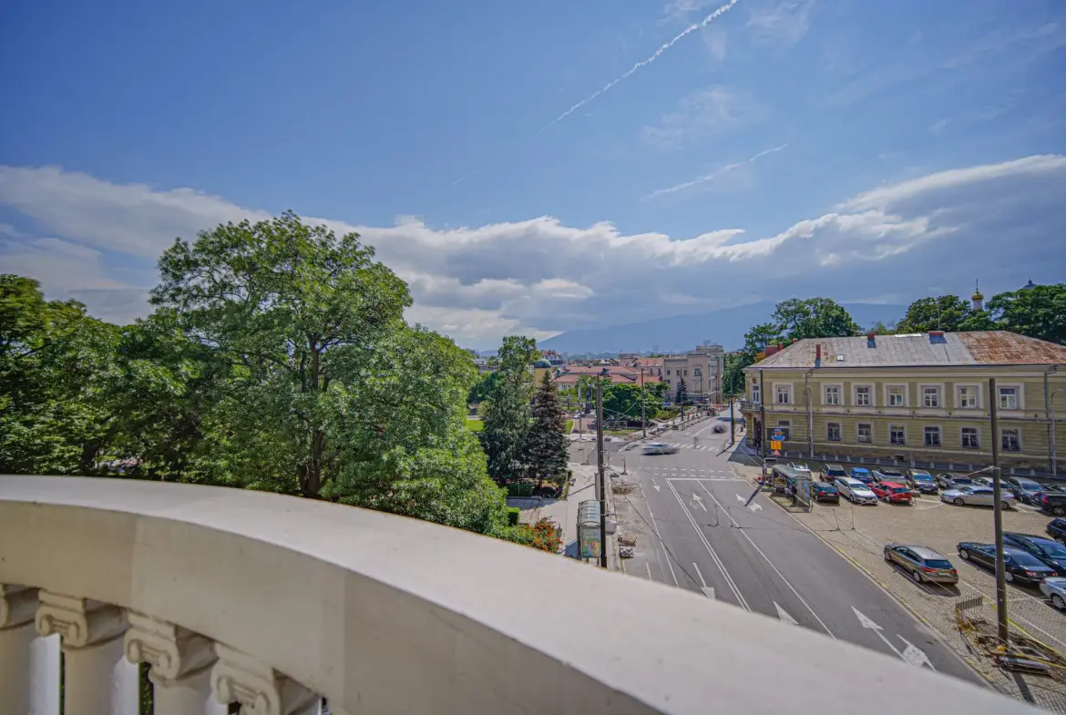 Elegant apartment with panoramic views in the heart of Sofia for sale