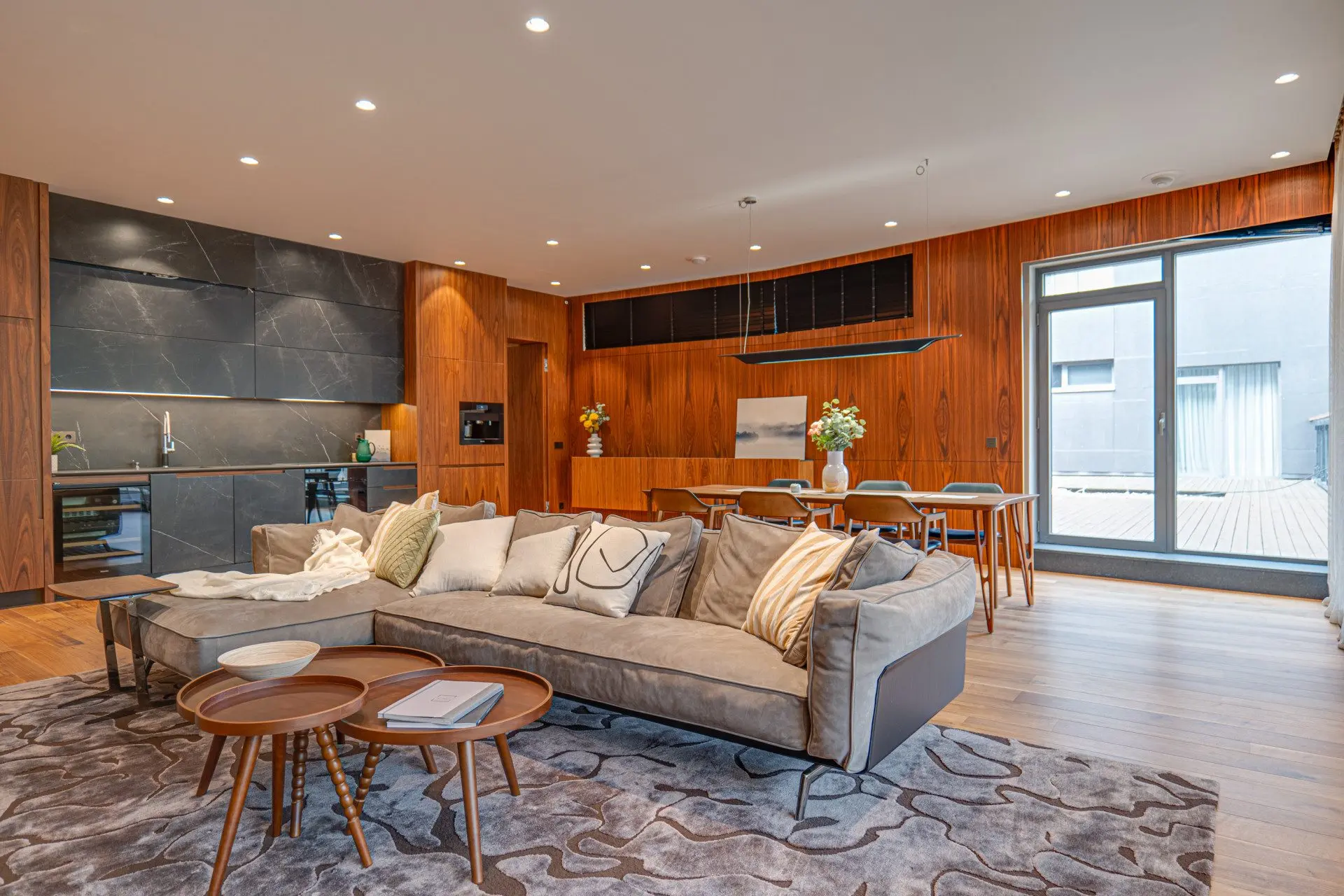 ea39eca28a07eaf715a7a0840b3be301 Modern designer apartment on the shore of Lake Pancharevo