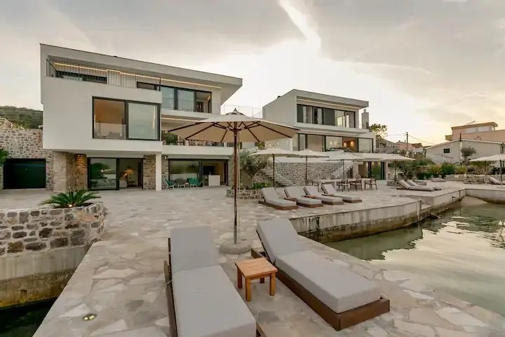 Luxury Villa The Two with private beach