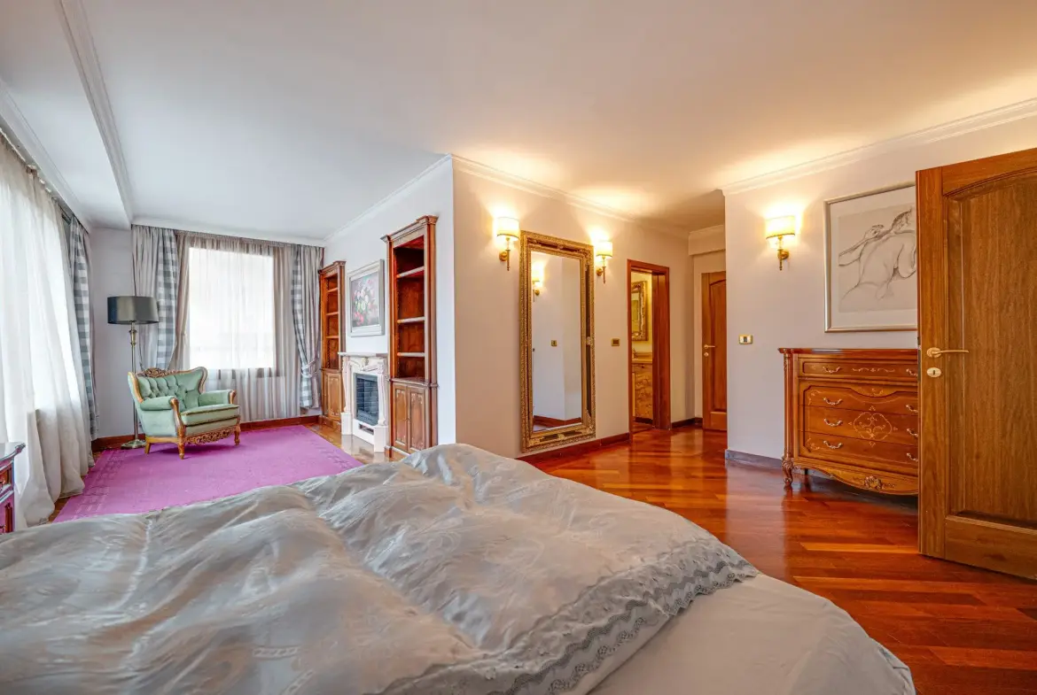 Impressive classic three-bedroom apartment in Manastirski Livadi-West district for sale