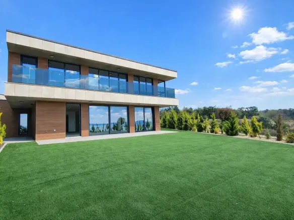 Luxury house with exceptional panoramic sea views