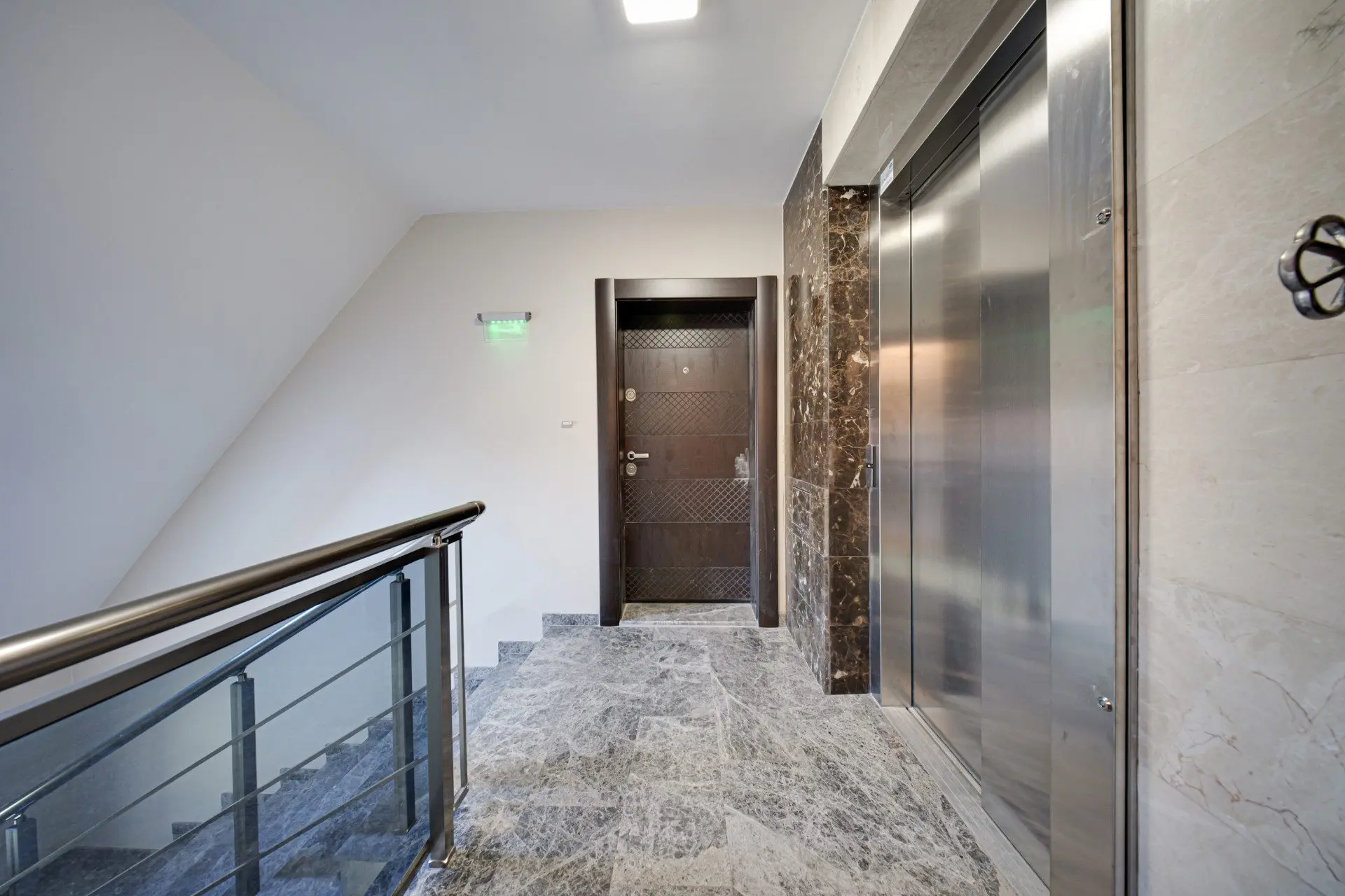 Penthouse with a panoramic terrace next to the National Palace of Culture for sale
