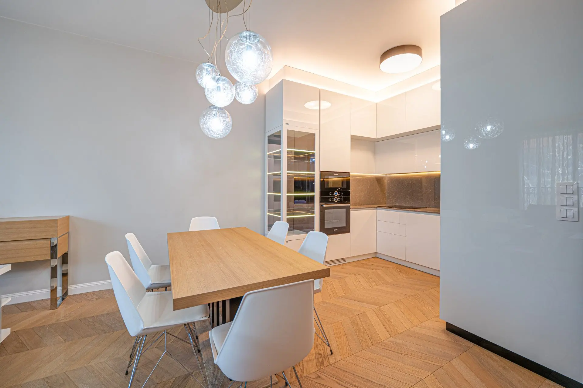 Elegant two-bedroom residence with a contemporary interior in a prestigious building
