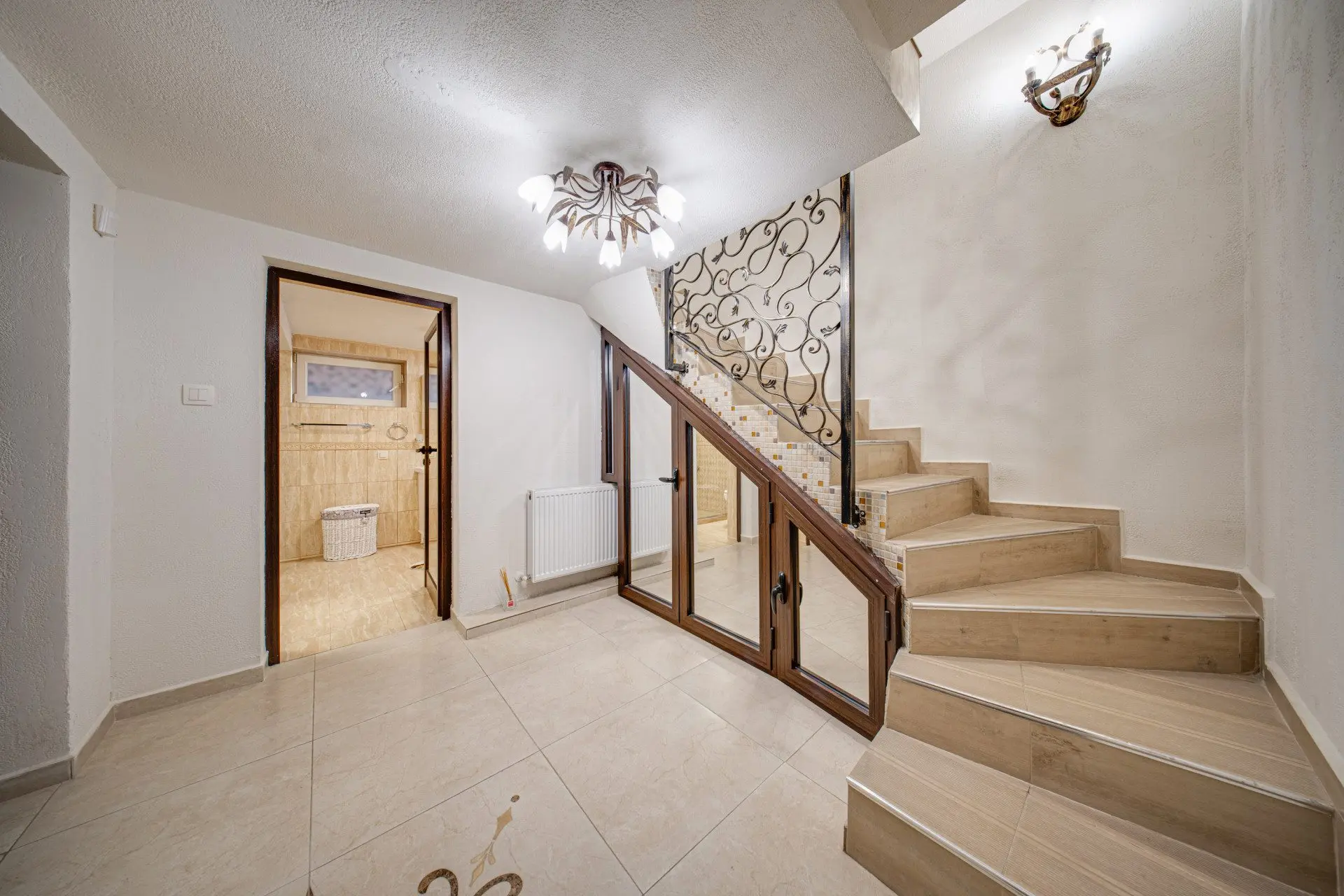 Fully renovated and partially furnished house in Oborishte for sale