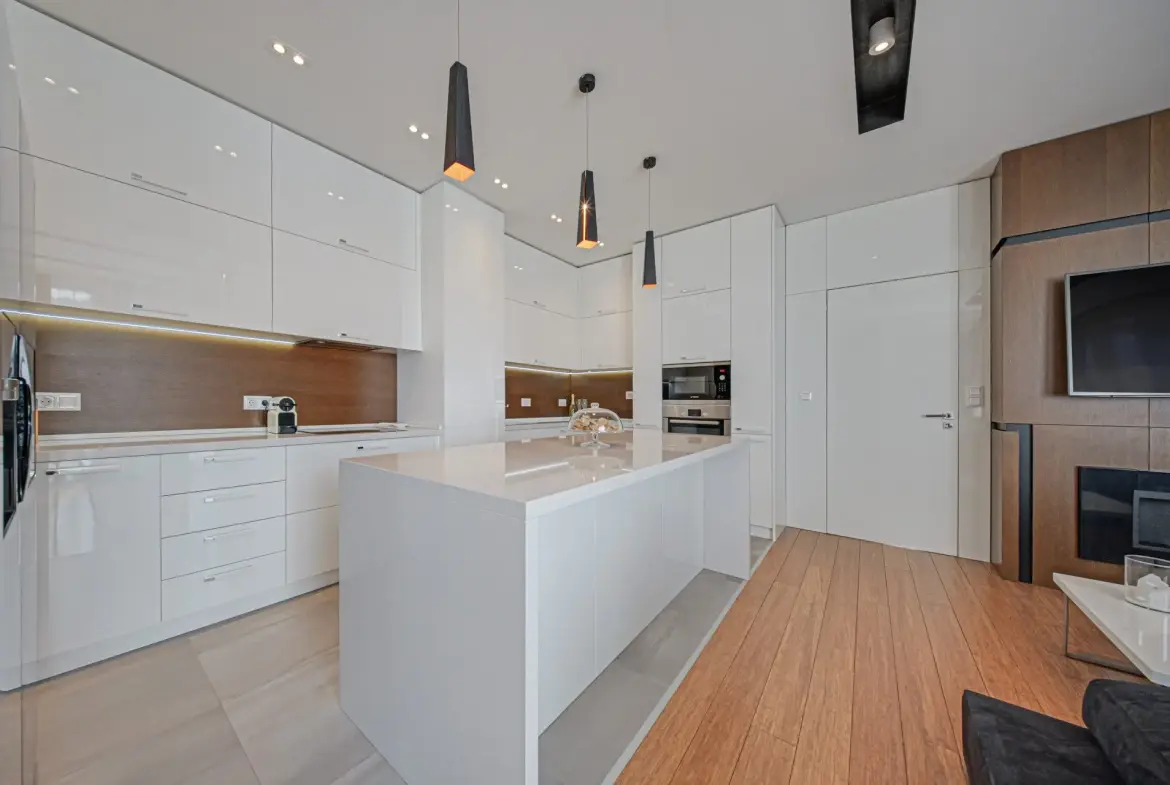Penthouse in one of the most preferred and well-maintained complexes Flora Park