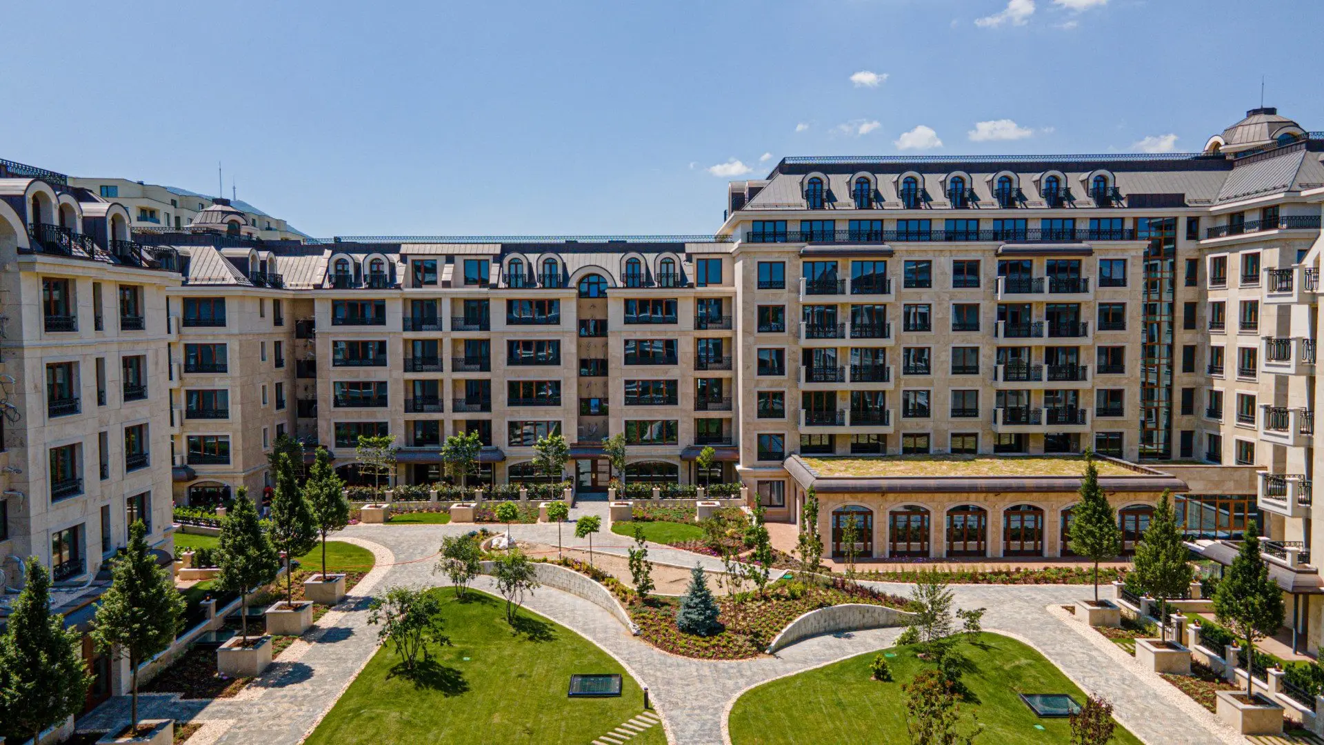 ee5390e067956760562e79926c5f9d4e-1 One-of-a-kind penthouse with 360-degree views