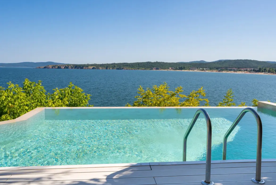 Excellent detached house in Sozopol on the seafront with pool and beach.
