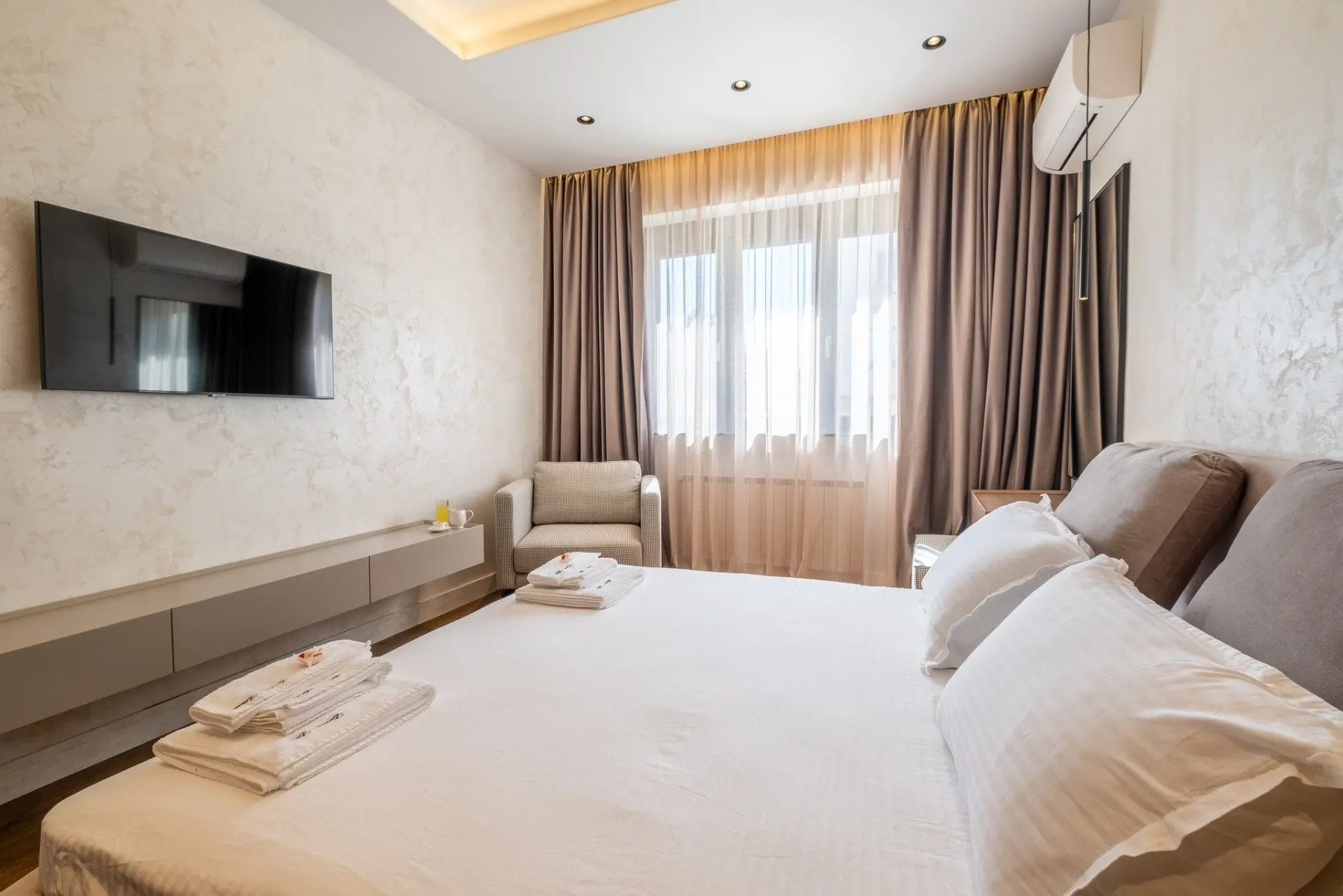 Elegant panoramic apartment on Tsar Osvoboditel Blvd