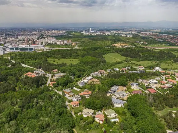 Plot under regulation in area Detski Grad
