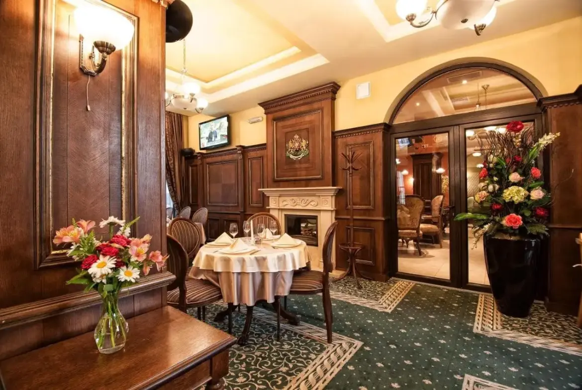 Hotel with restaurant in Hisarya for sale
