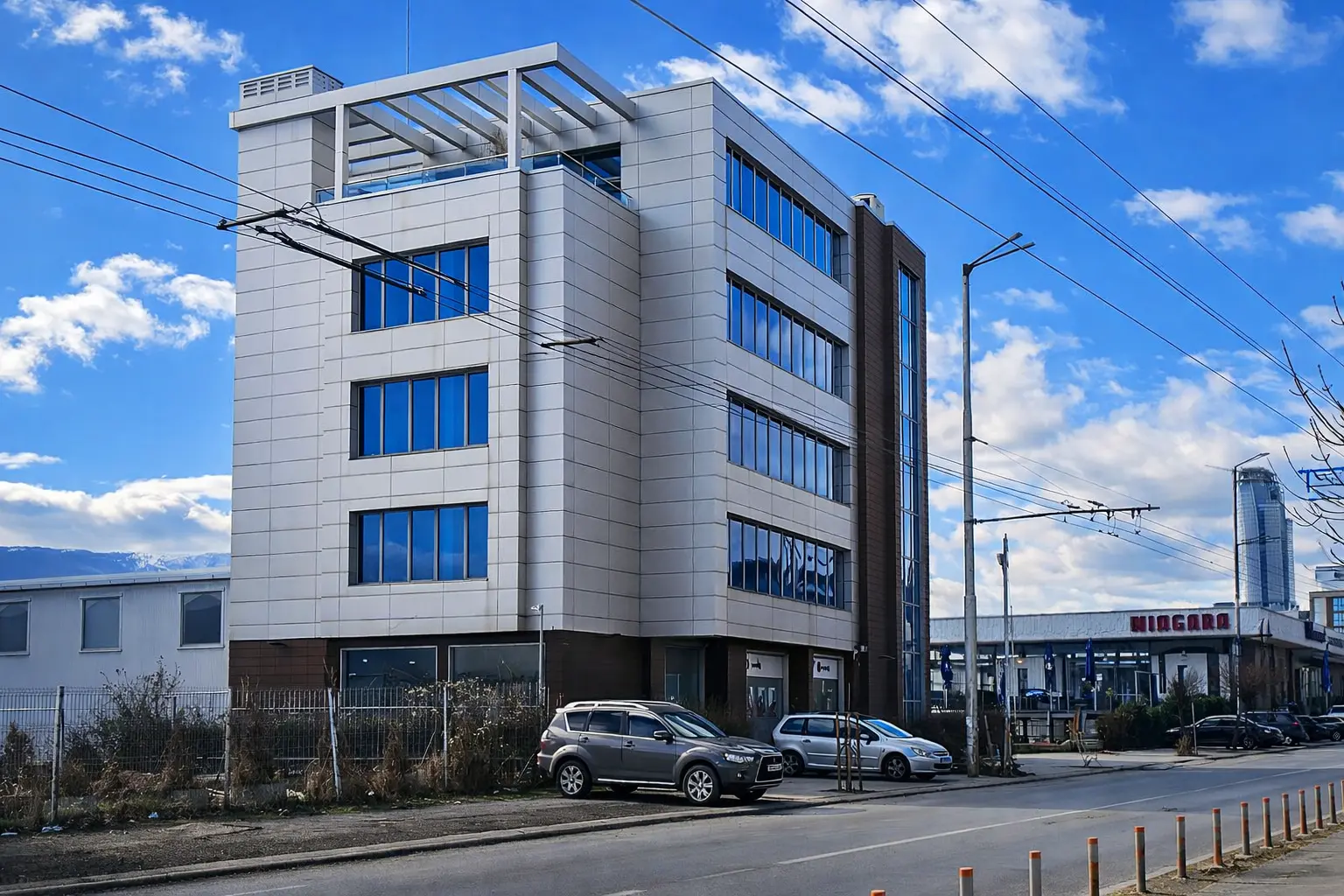 Office building with warehouse in a convenient location in Druzhba 2 district for sale