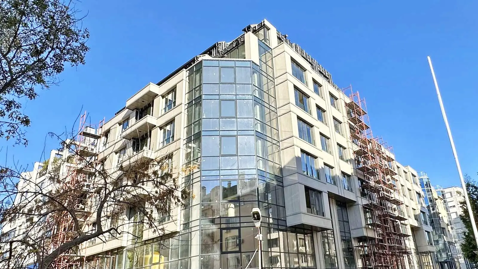 f030511c46a5cf70cc1f1ae4984055e7 Three-room apartment in a luxury building in Lozenets for sale