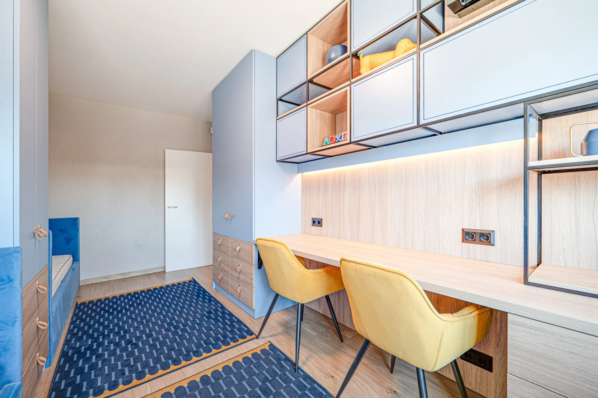 f076531dfd9256ec062e77f93301bbd6 Spacious and stylish penthouse just steps from South Park for sale