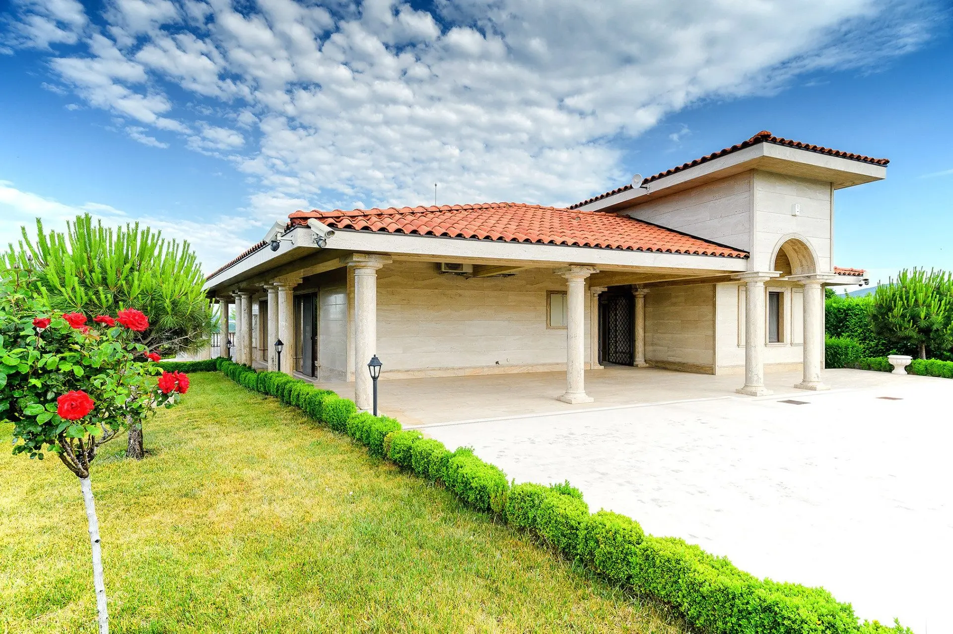 f15b31ff0c241409abd240a317253da0 An exclusive residence with a pool near the Sunny Beach resort