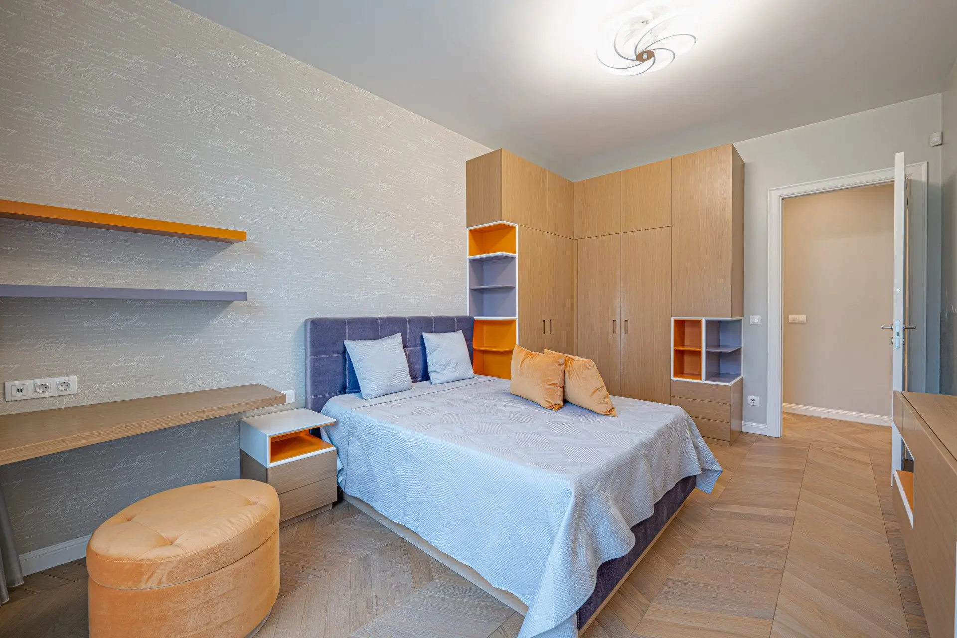 Elegant two-bedroom residence with a contemporary interior in a prestigious building