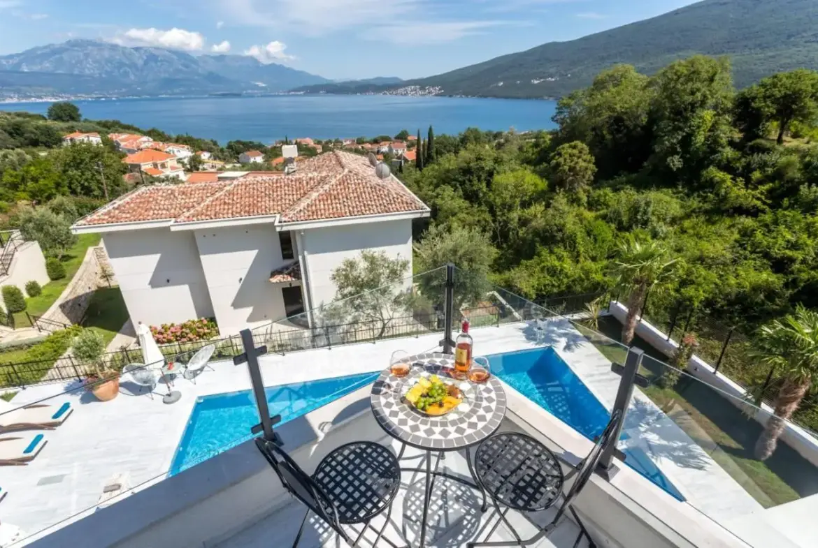 Stunning 5-Bedroom Villa for Sale in Djenovici, Herceg Novi