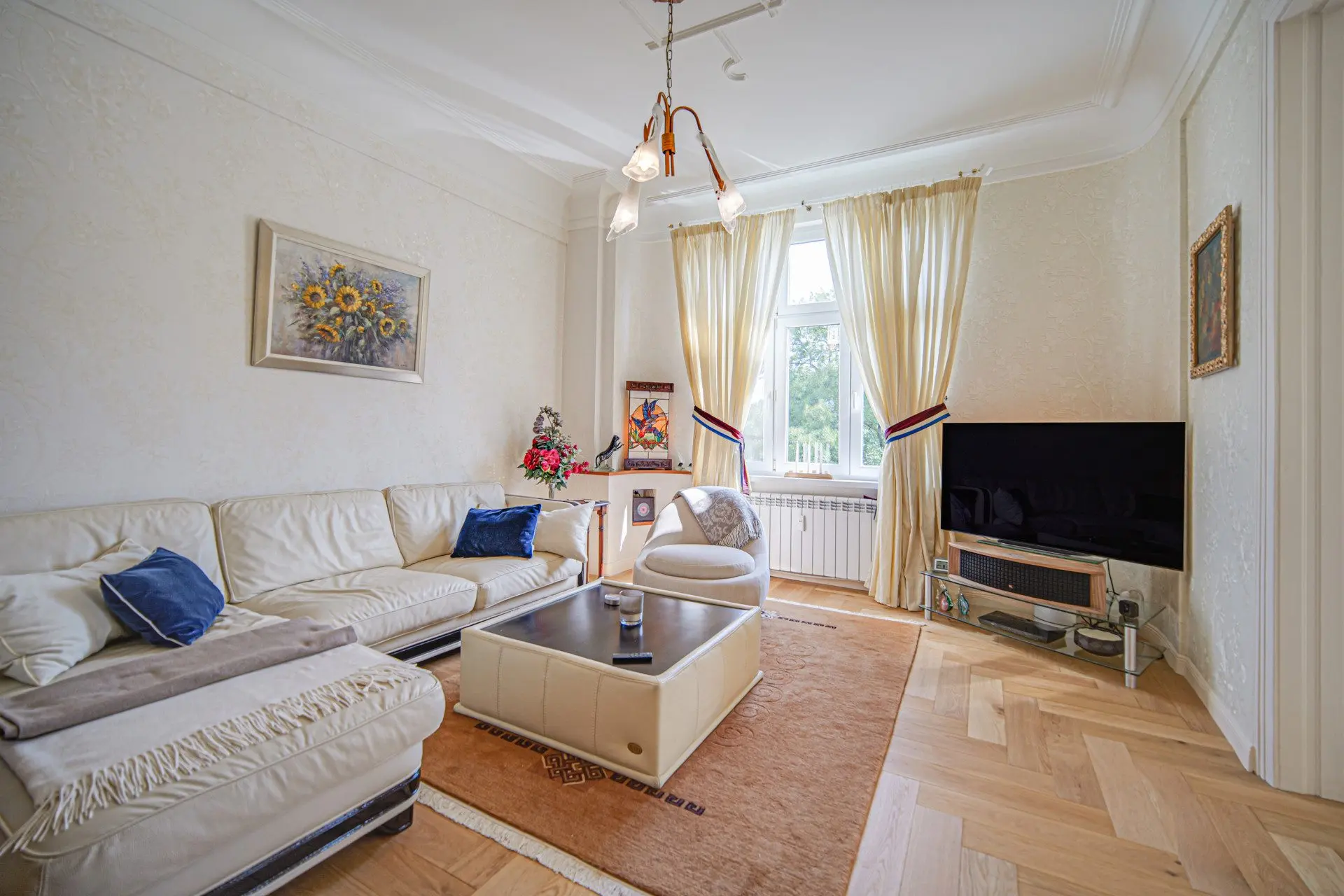 f18d3fe95295742b9516016bf2eb66ab Elegant apartment with panoramic views in the heart of Sofia for sale