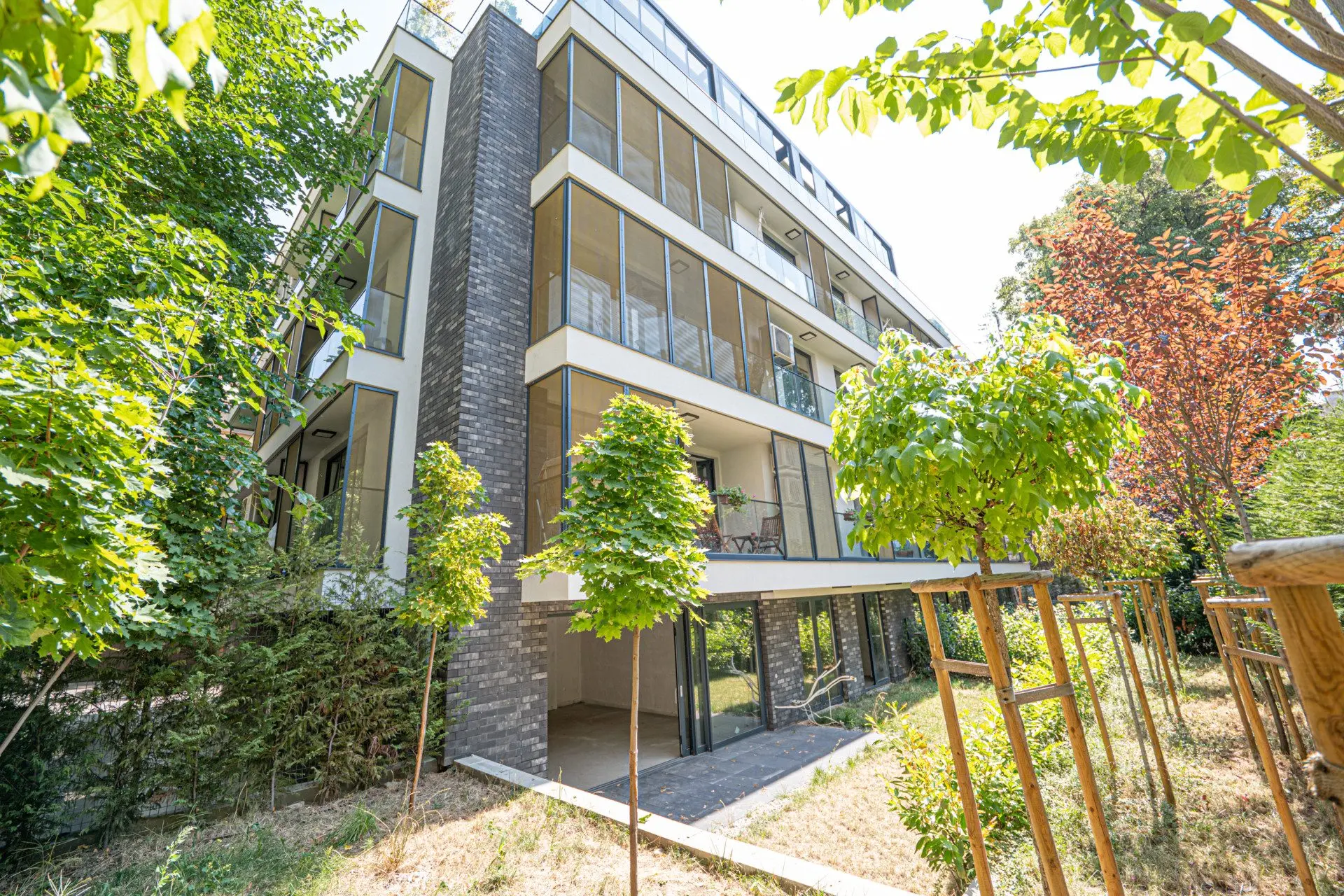 Apartment with a spacious private yard and a garage with direct indoor access in downtown Sofia