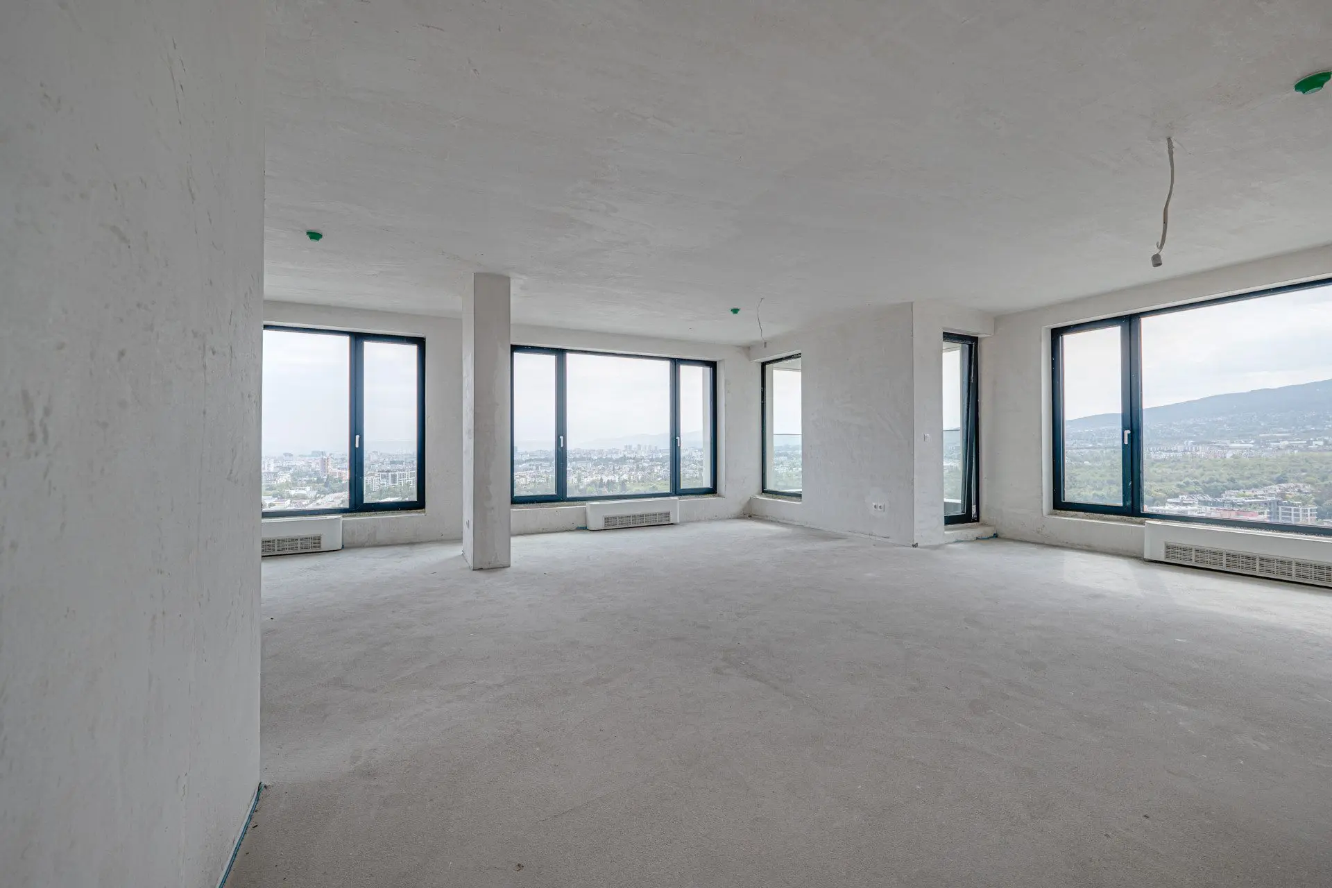 Three bedroom apartment in a luxury building next to Paradise Mall
