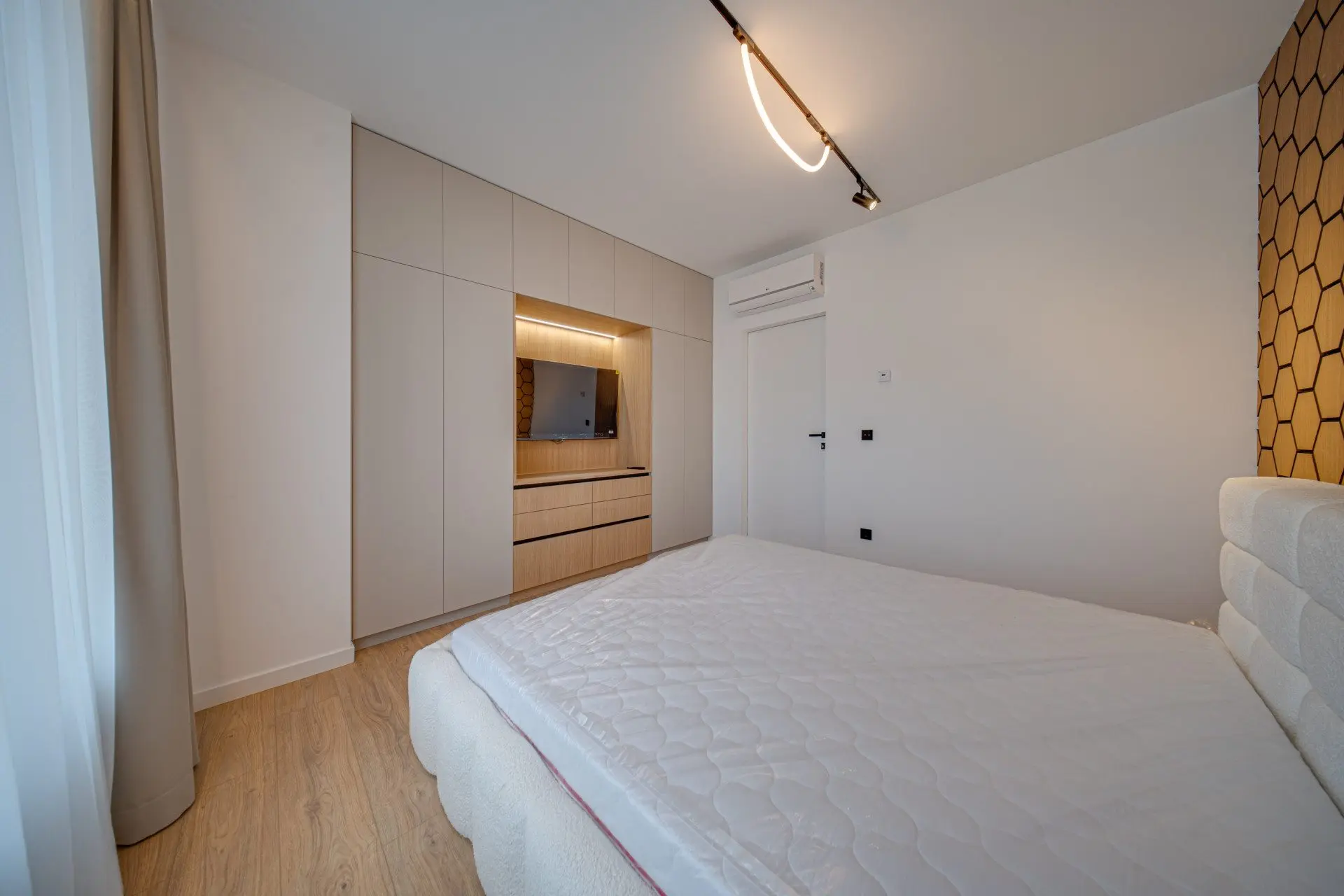f4b889ba7d27c1870d51c96ebdb126a6 Luxurious two-bedroom apartment in an iconic, innovative building Kosher
