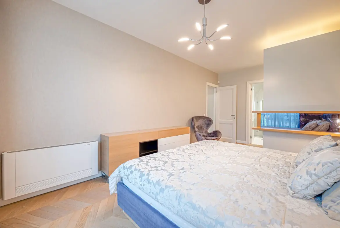 Elegant two-bedroom residence with a contemporary interior in a prestigious building