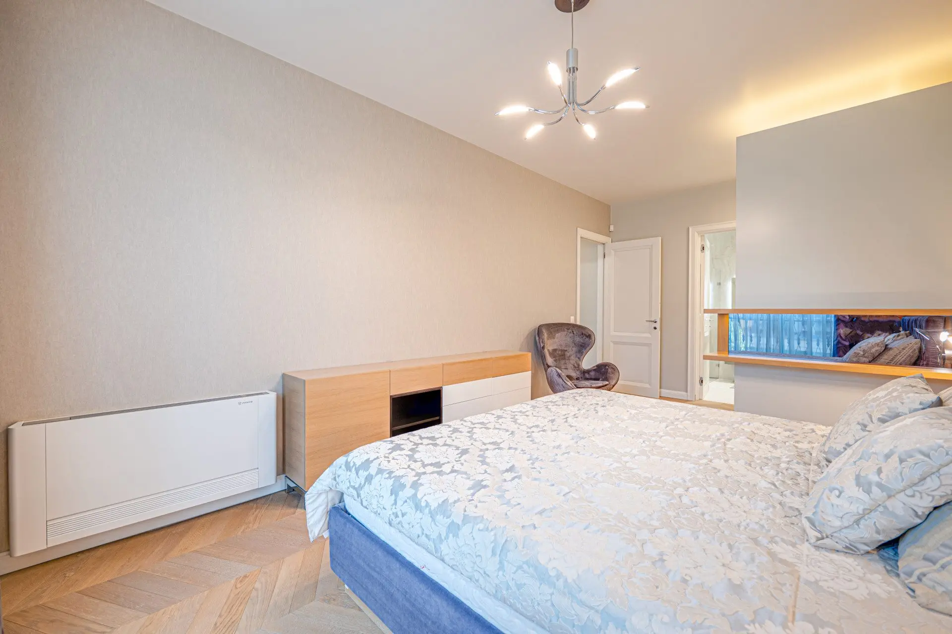 Elegant two-bedroom residence with a contemporary interior in a prestigious building