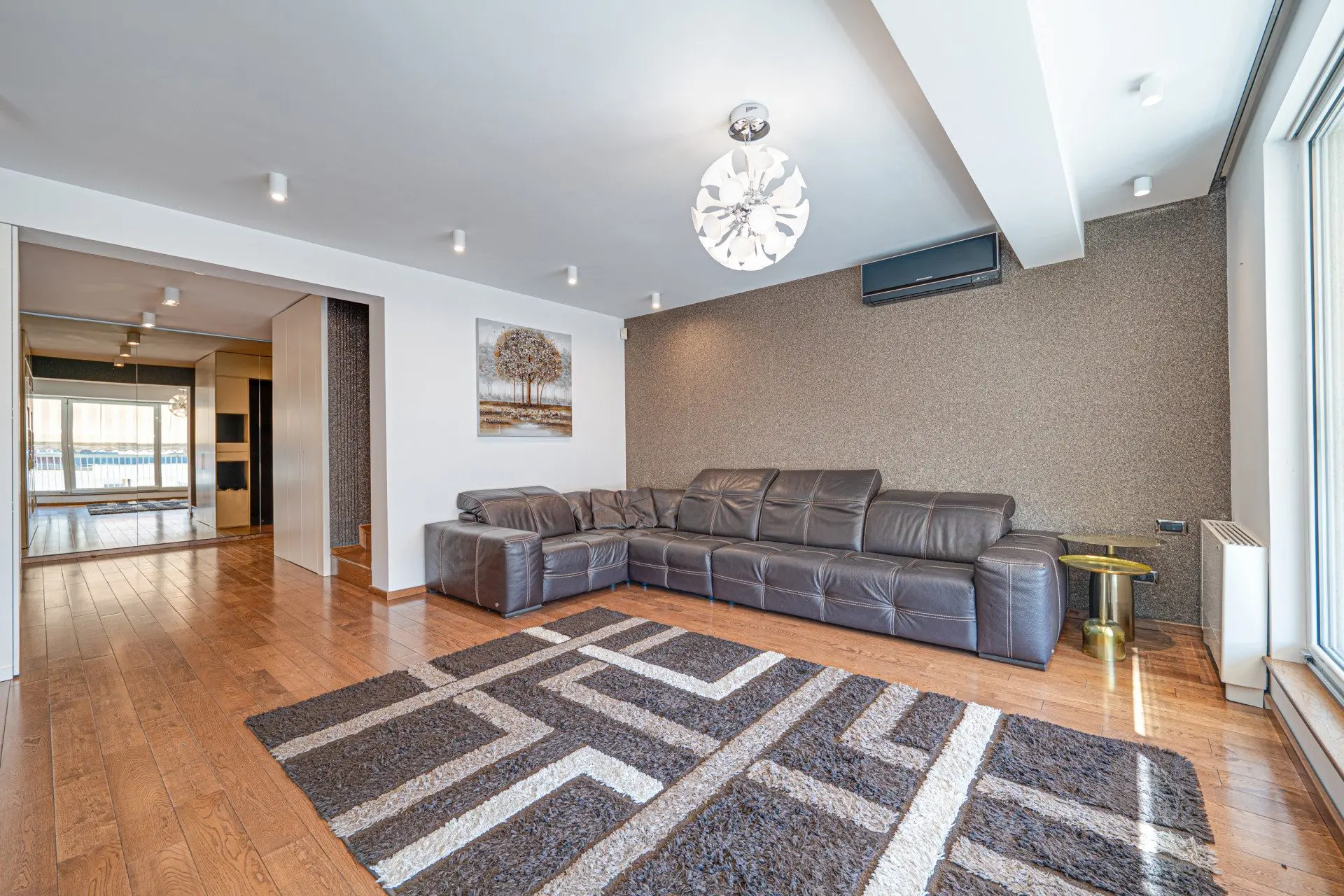 f4dff882515f420a24377e144b7864ae Spacious and stylish penthouse just steps from South Park for sale
