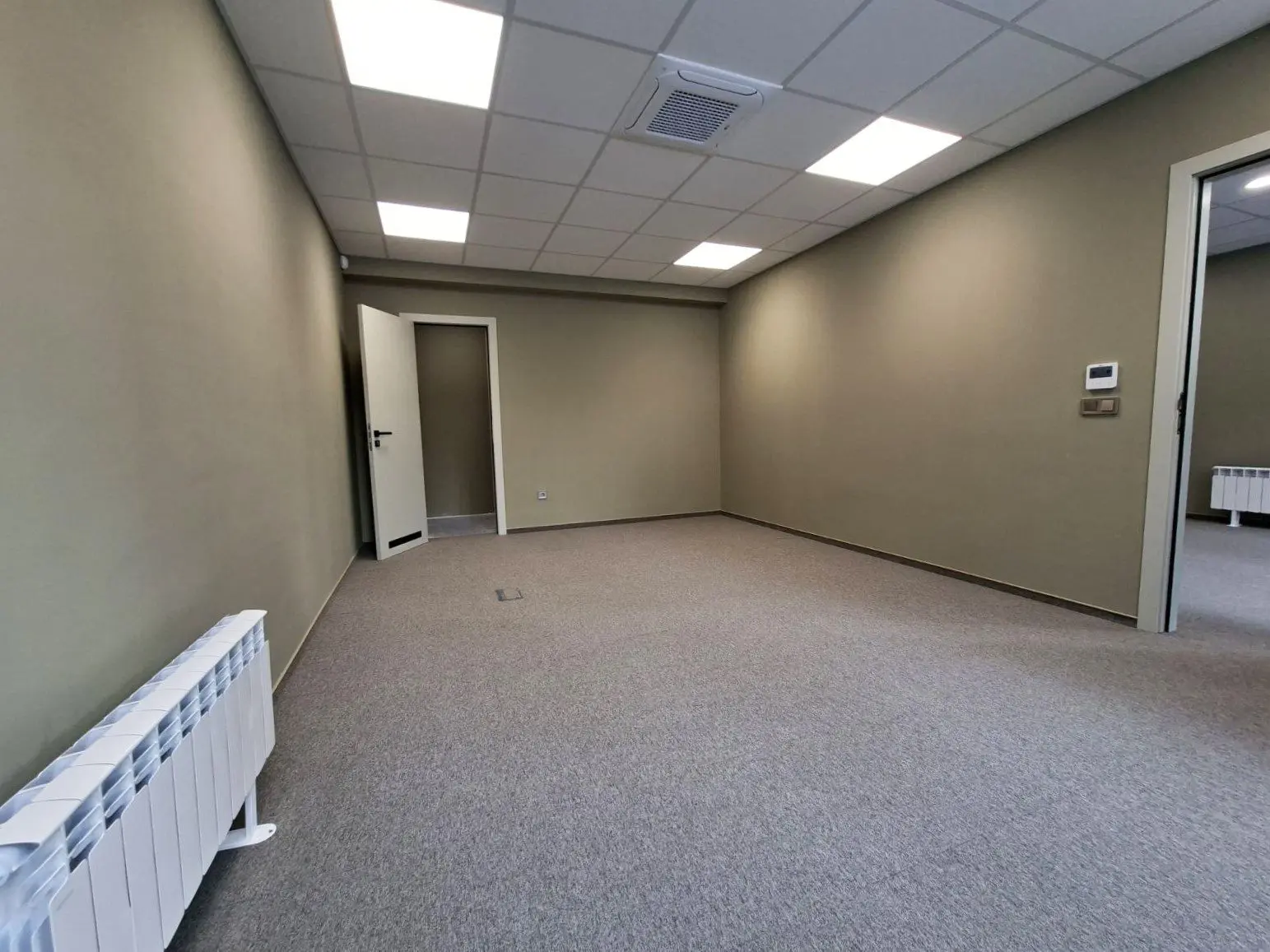 f529463011e3f471f6e771cdca0a540b Clinic for sale in a class A business building