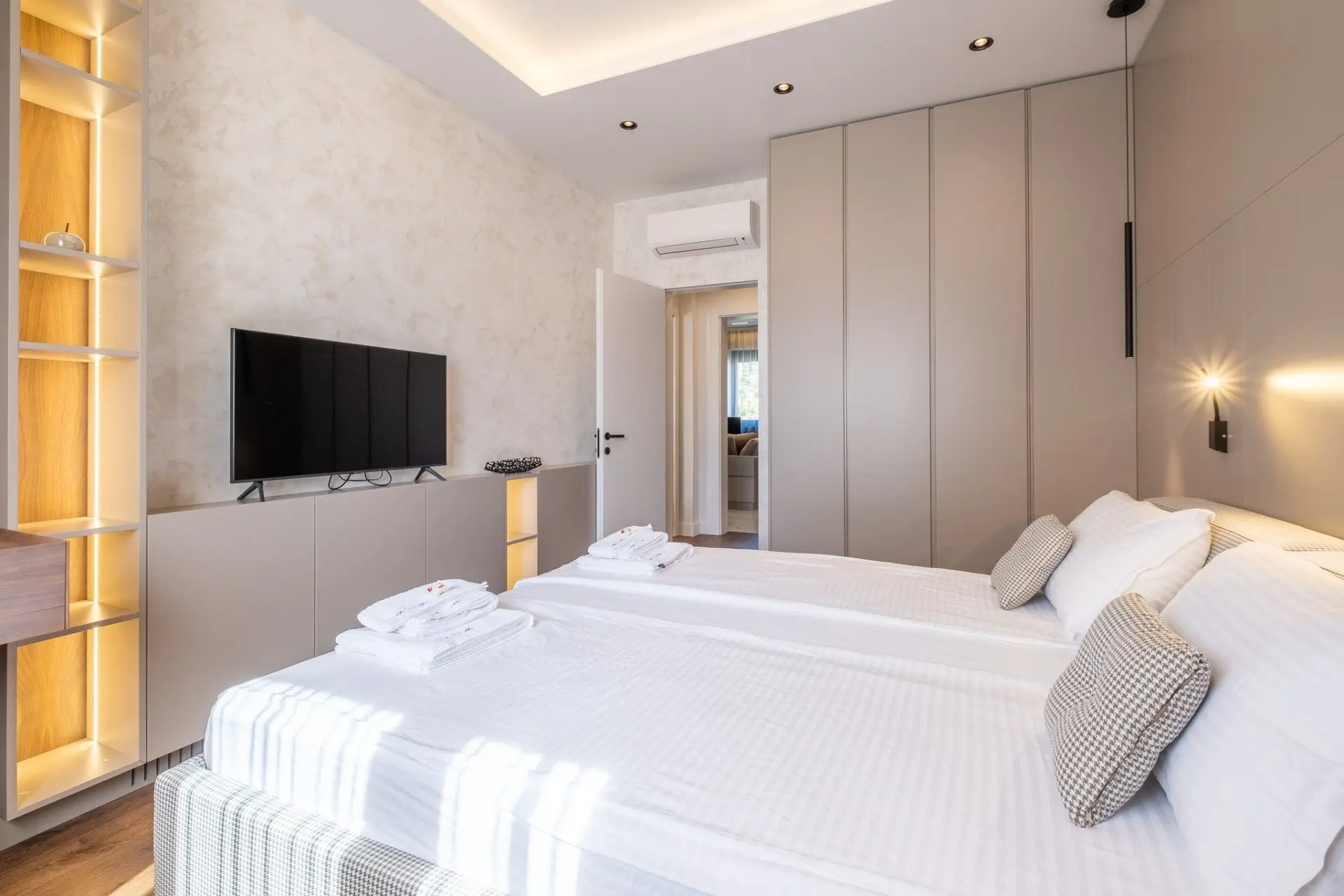 Elegant panoramic apartment on Tsar Osvoboditel Blvd