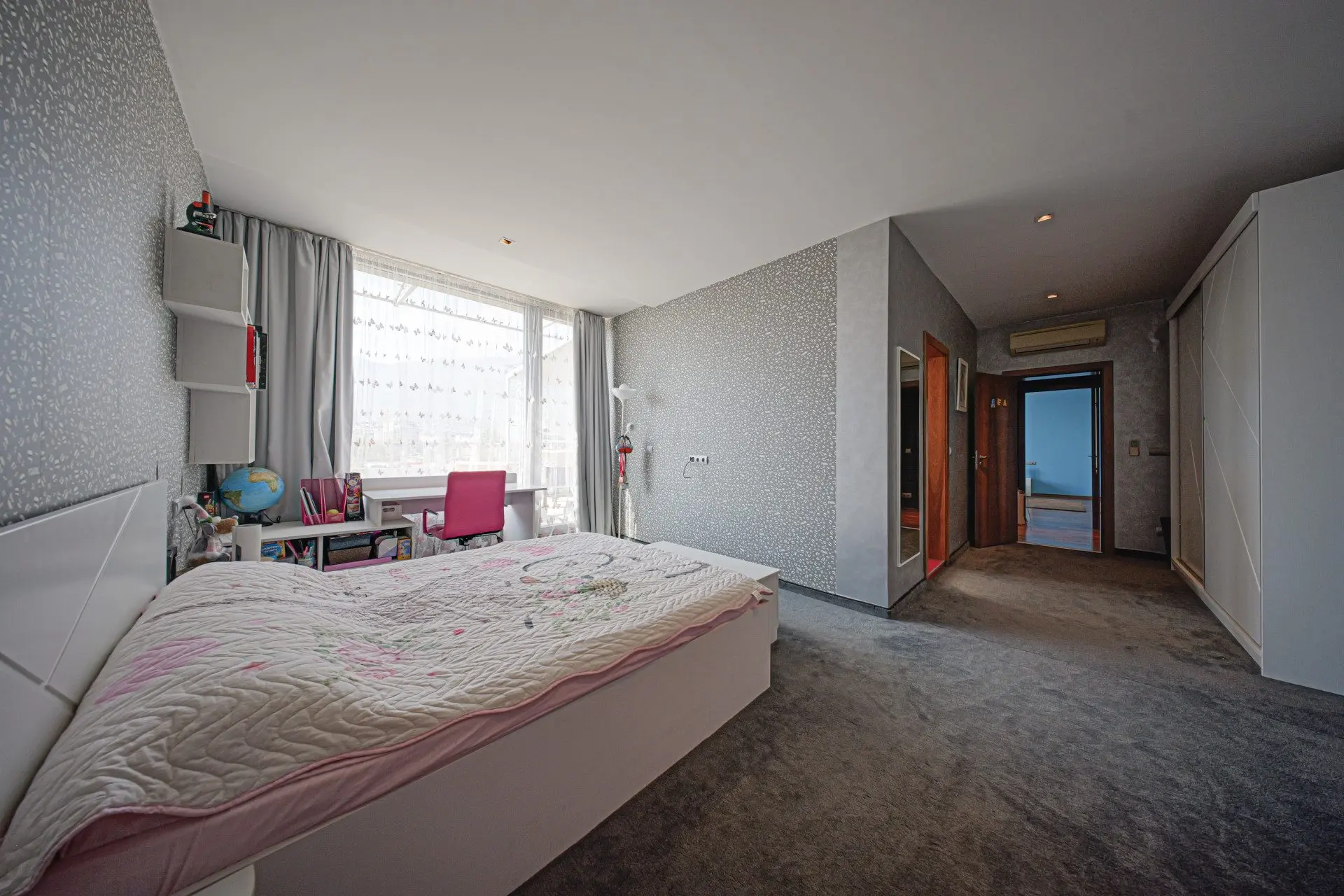 Luxurious penthouse with stunning views in Krastova Vada for sale