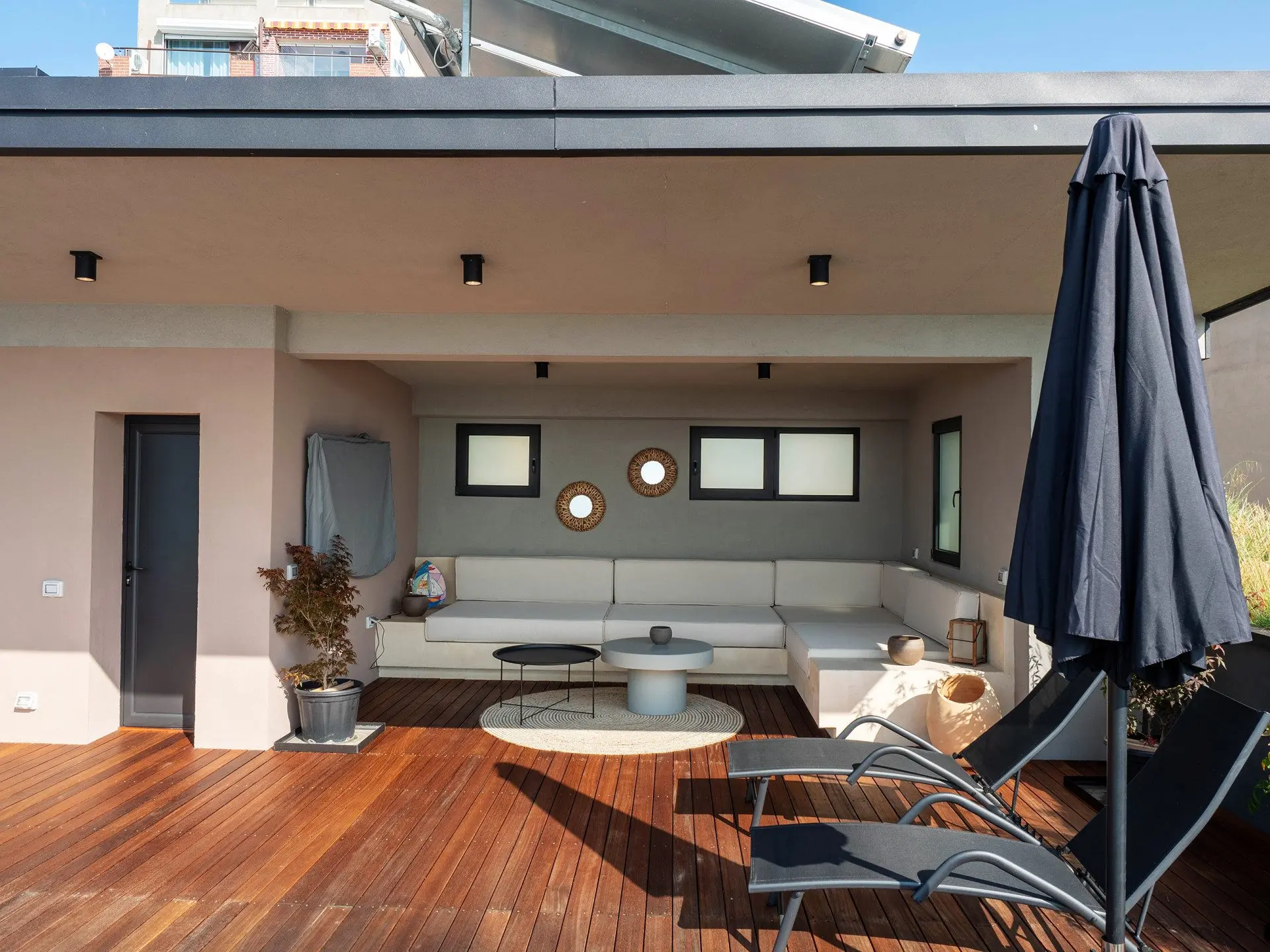 Penthouse with an infinity pool and a view of Marina Port Sozopol