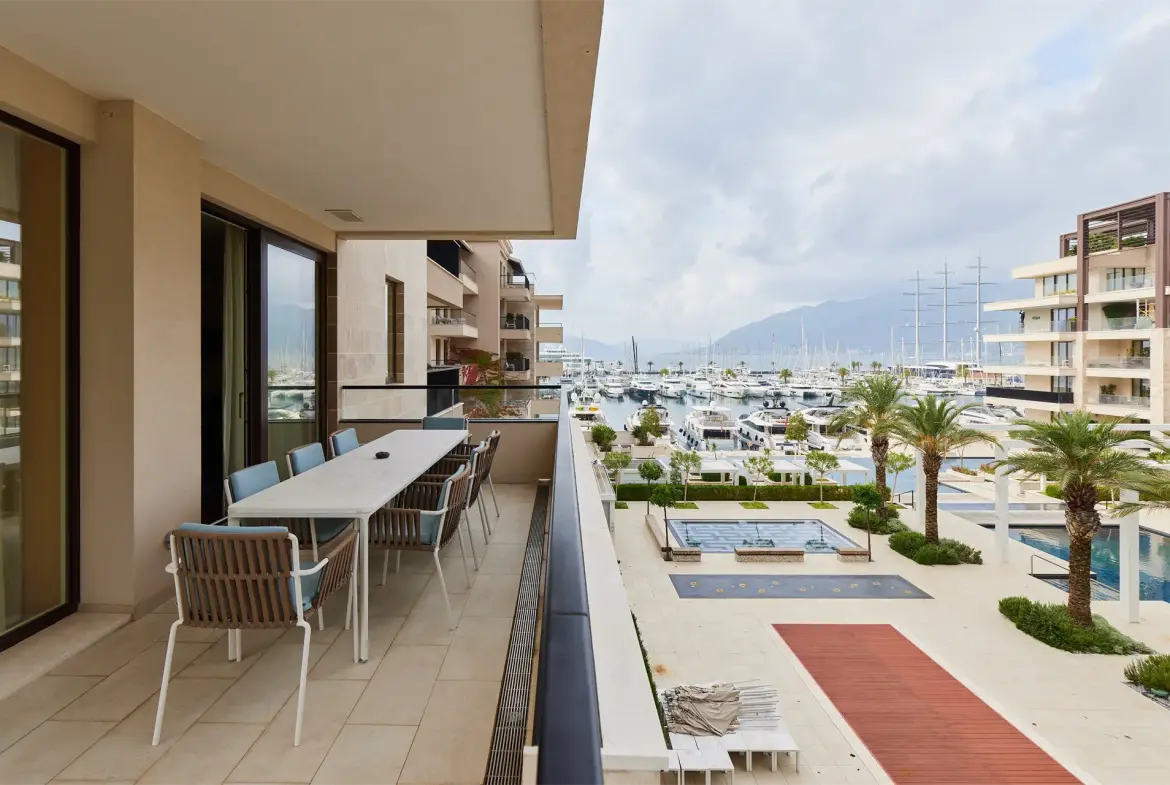 Three-bedroom apartment at Aqua residence available for sale