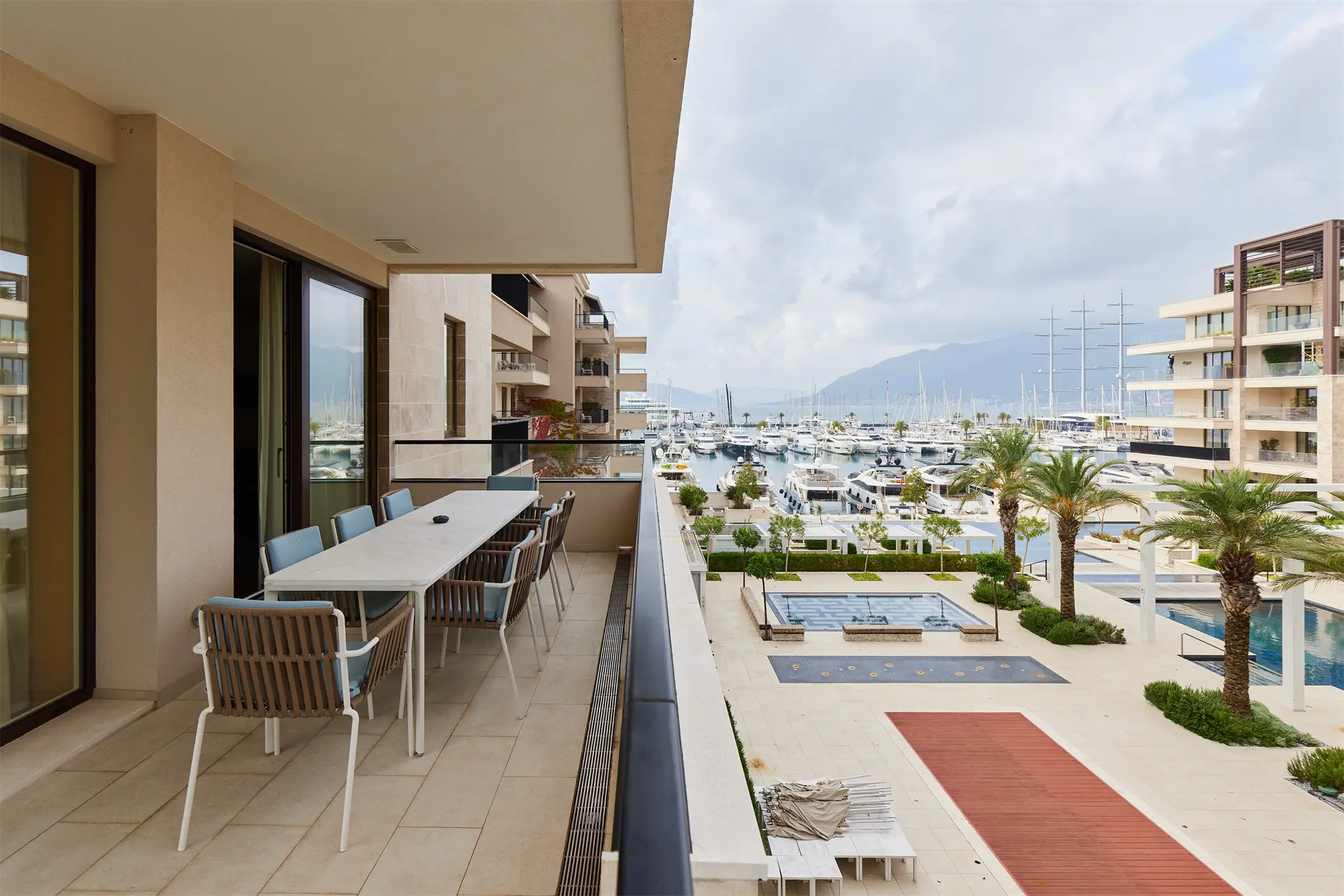f6993568-3f13-467a-8a56-813b7b1e300e Three-bedroom apartment at Aqua residence available for sale