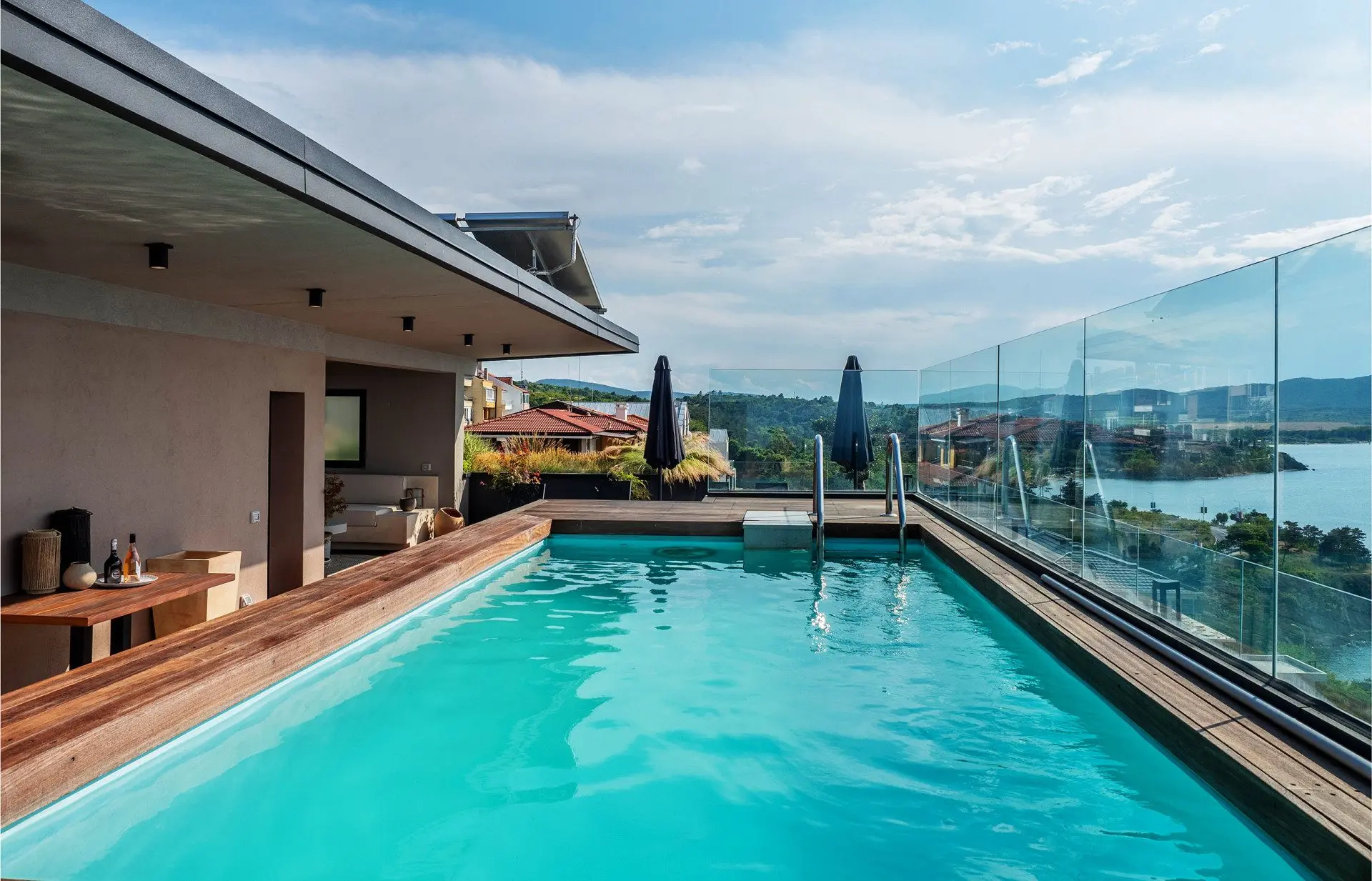 Penthouse with an infinity pool and a view of Marina Port Sozopol
