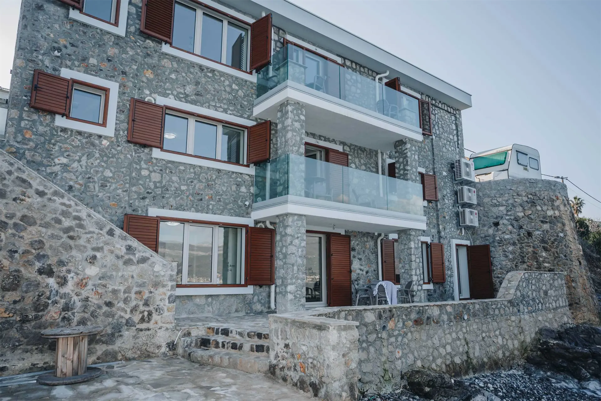 f6ee1f1ed89cda1e7e365a0dca6e445e For sale seafront stone house with three apartments in Krasici
