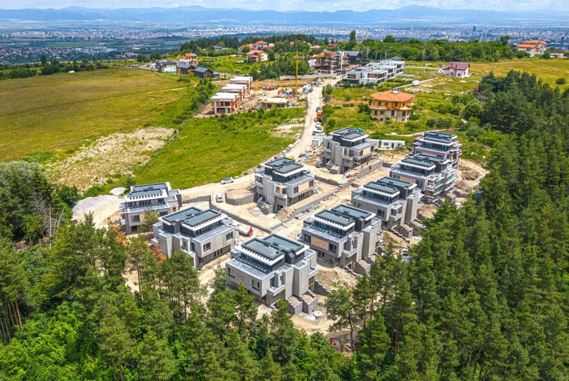 Single-family house in a family complex in Gorna Banya for sale