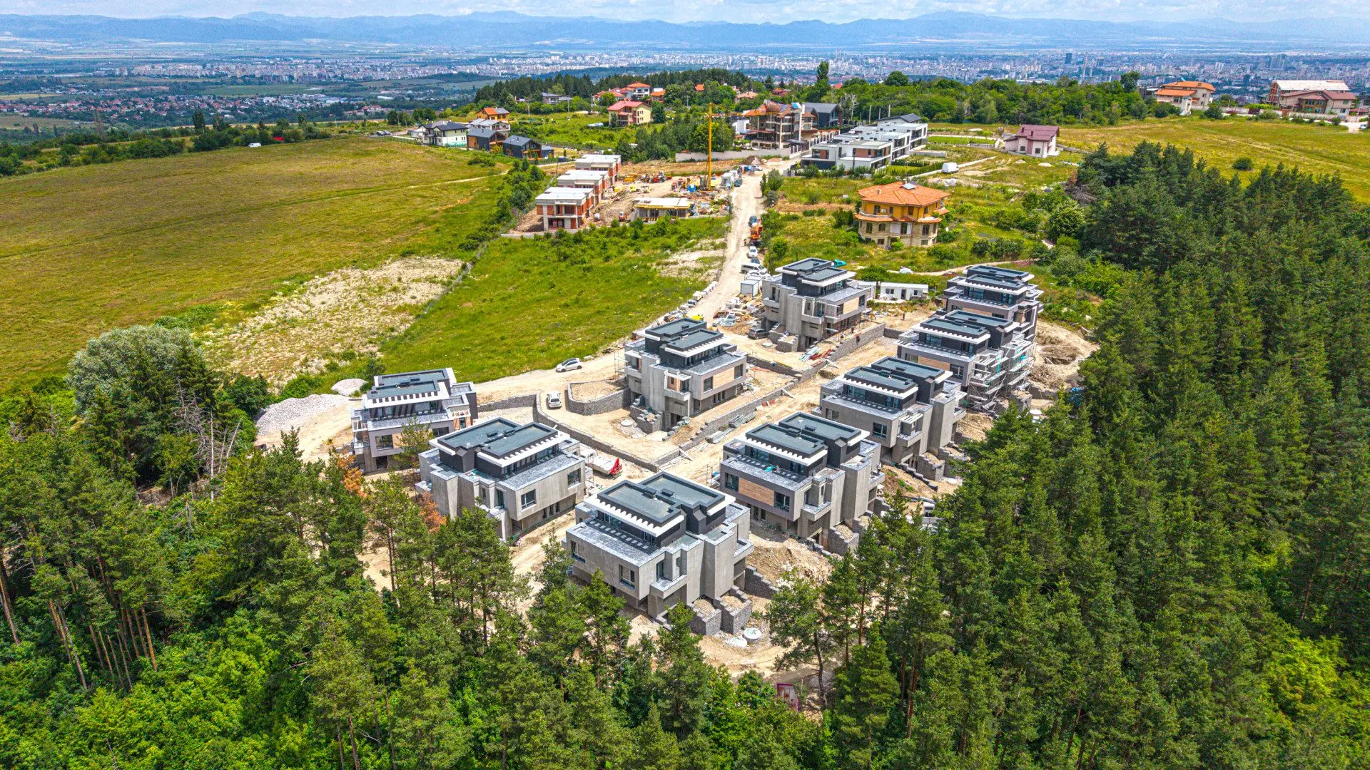 Single-family house in a family complex in Gorna Banya for sale