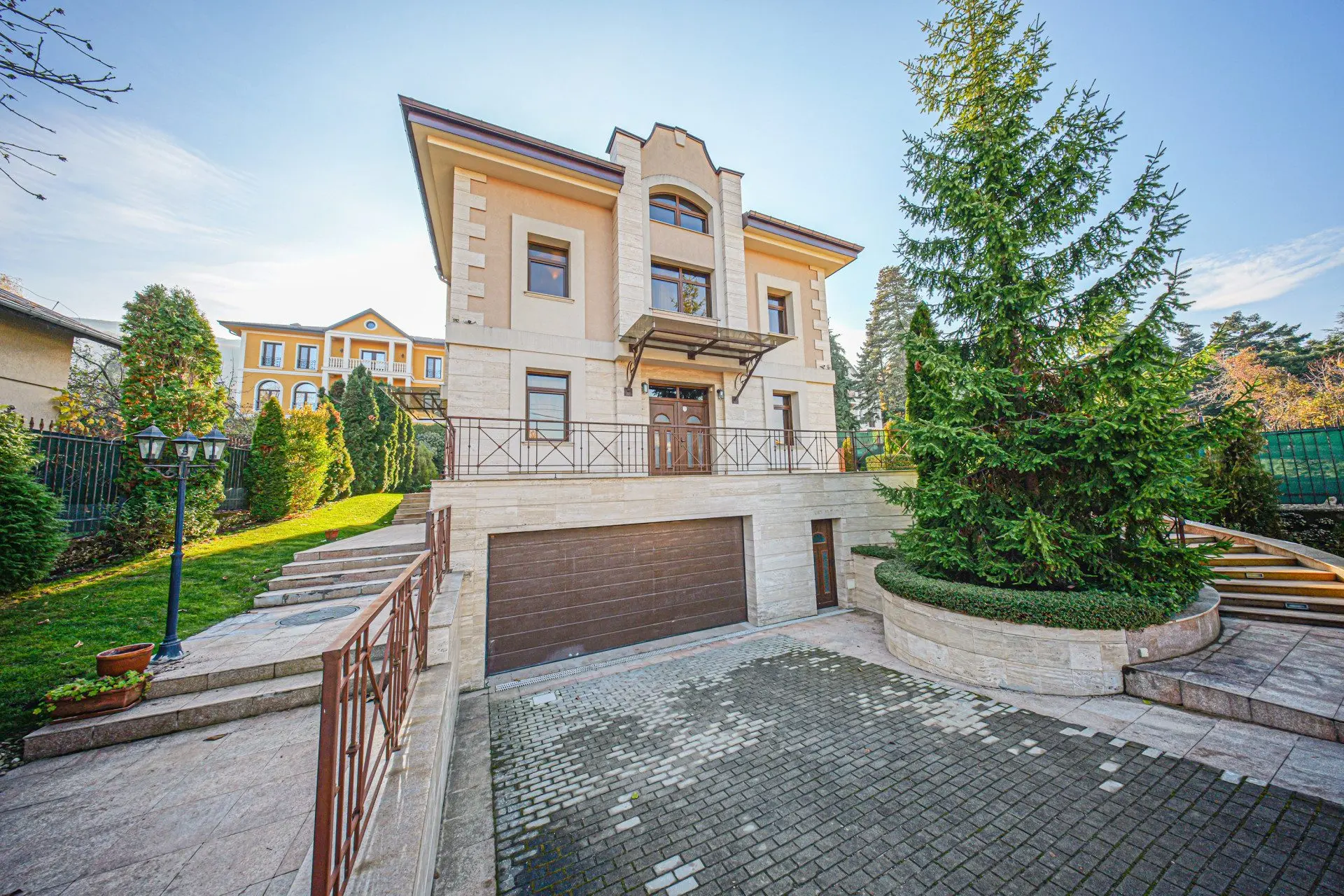 f7283bd6ba829810e334706e47a67a0c A house with a great location in Boyana district for sale