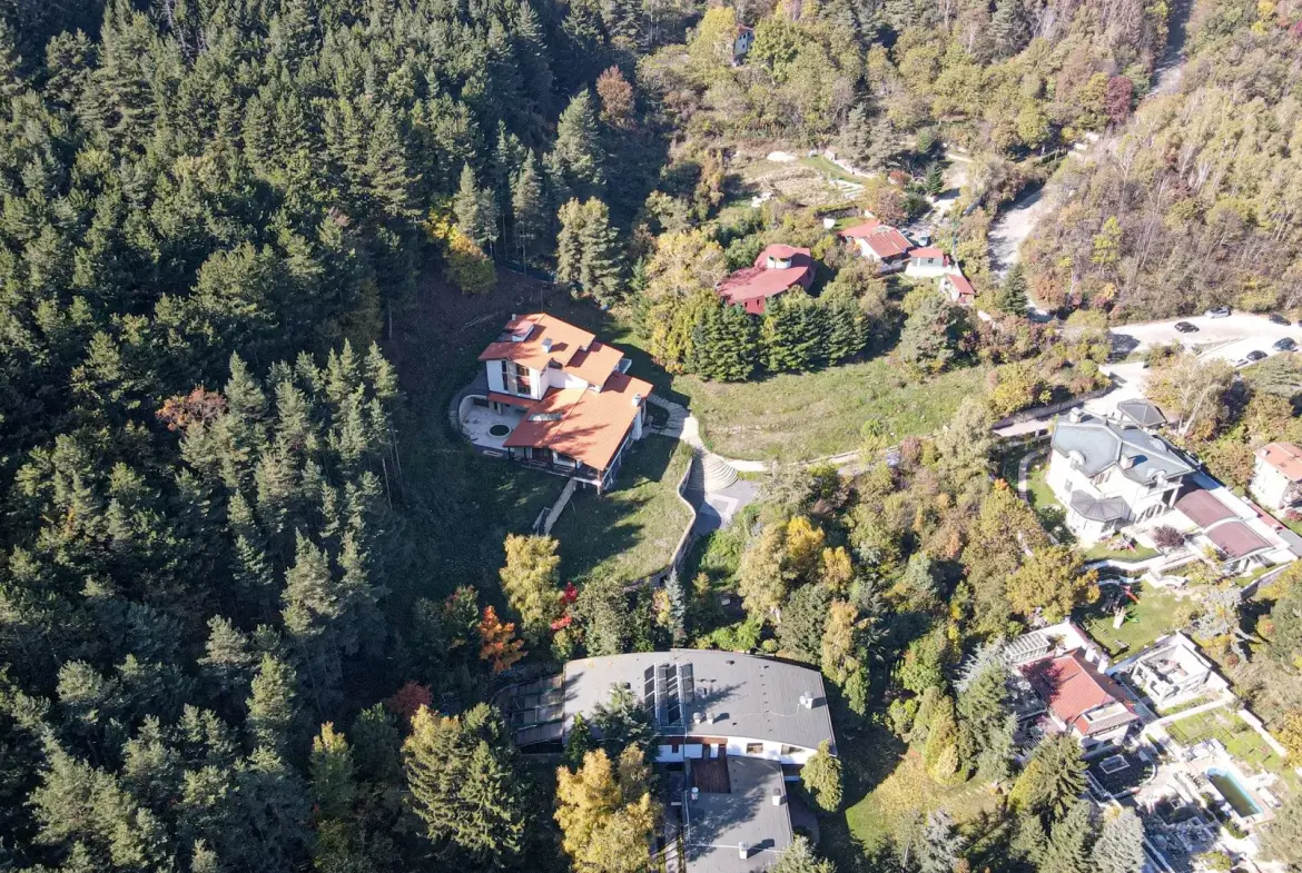 Five-acre plot with a house in a prestigious location in Dragalevtsi district