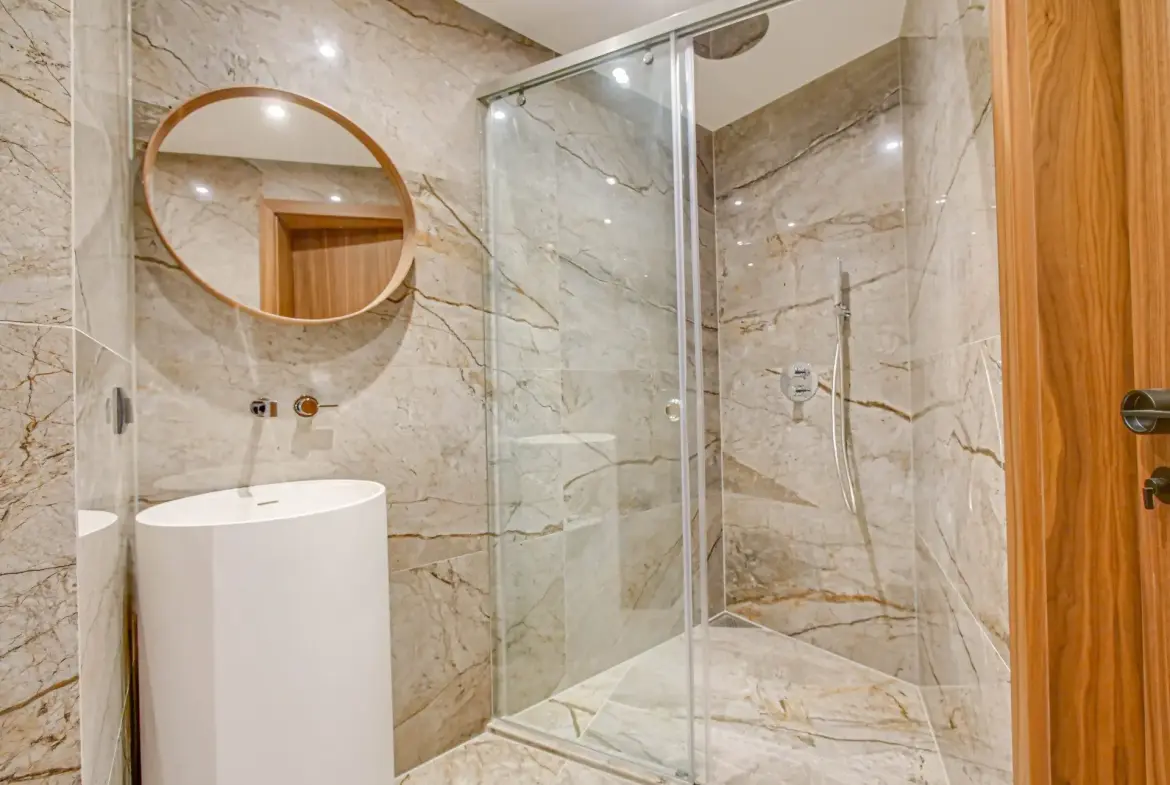 Magnificent three-bedroom apartment with a double garage in the Iztok district for sale