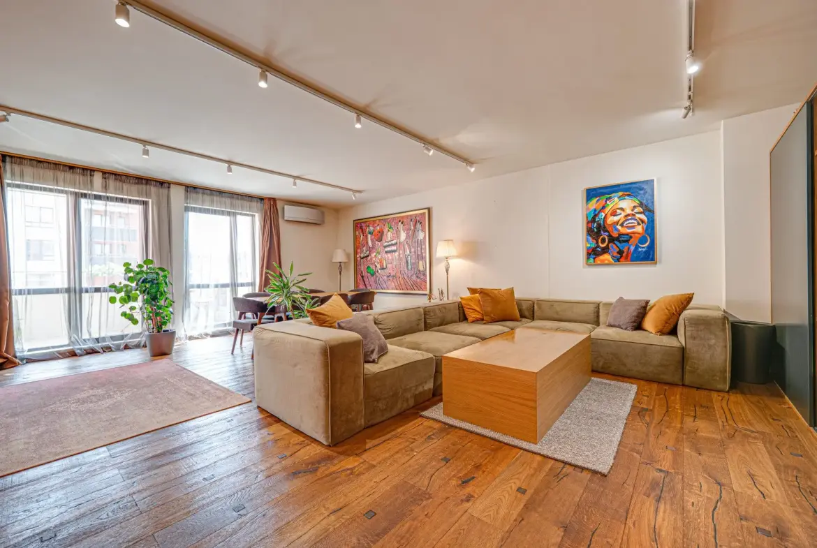 An exceptional four-room apartment in one of the most prestigious gated complexes in the Iztok district.