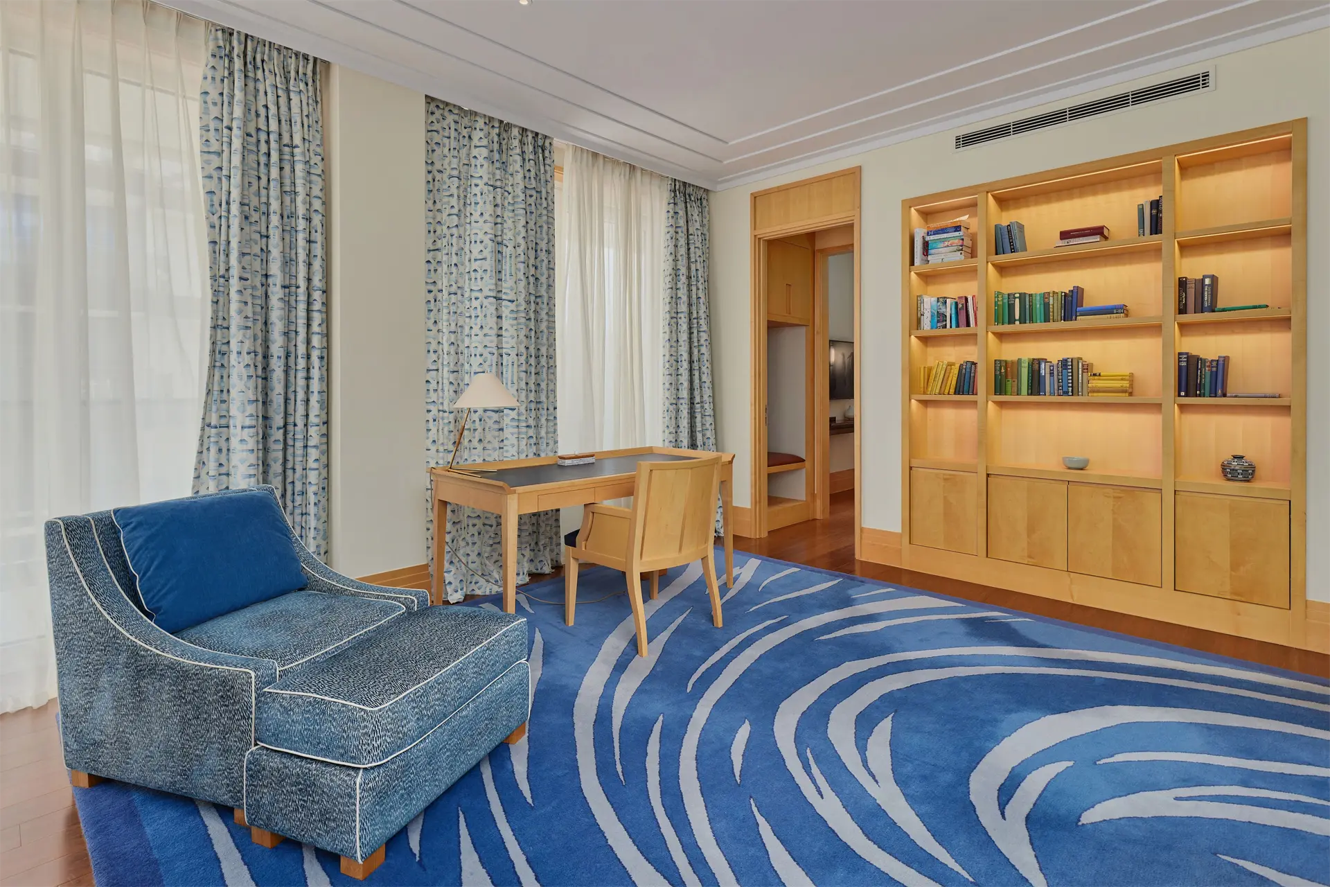 f9a91d38-a853-4a41-a8ee-558719e45b3c Three-bedroom apartment at Aqua residence available for sale